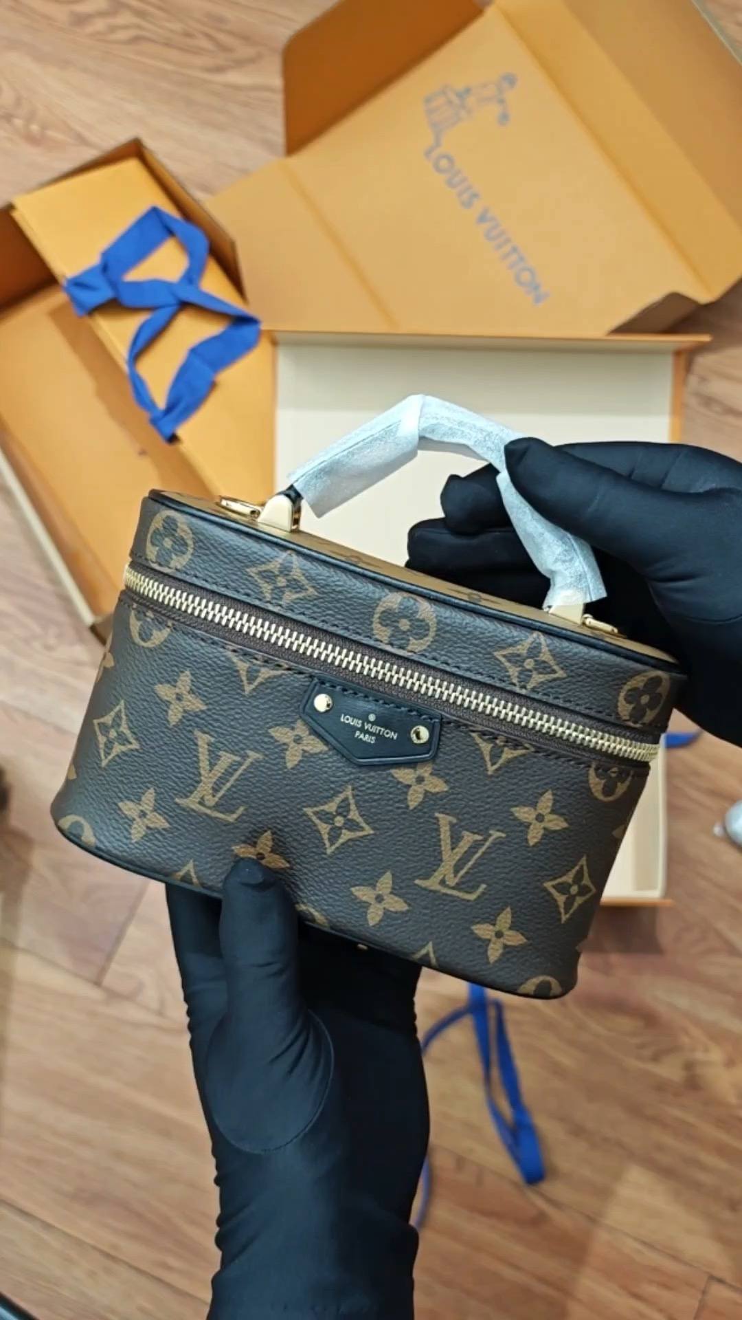 Ellebag’s 1:1 Replica of Louis Vuitton M47125 Vanity Chain Pouch: A Tribute to Iconic Craftsmanship (2024 Dec updated)-Best Quality Fake Louis Vuitton Bag Online Store, Replica designer bag ru