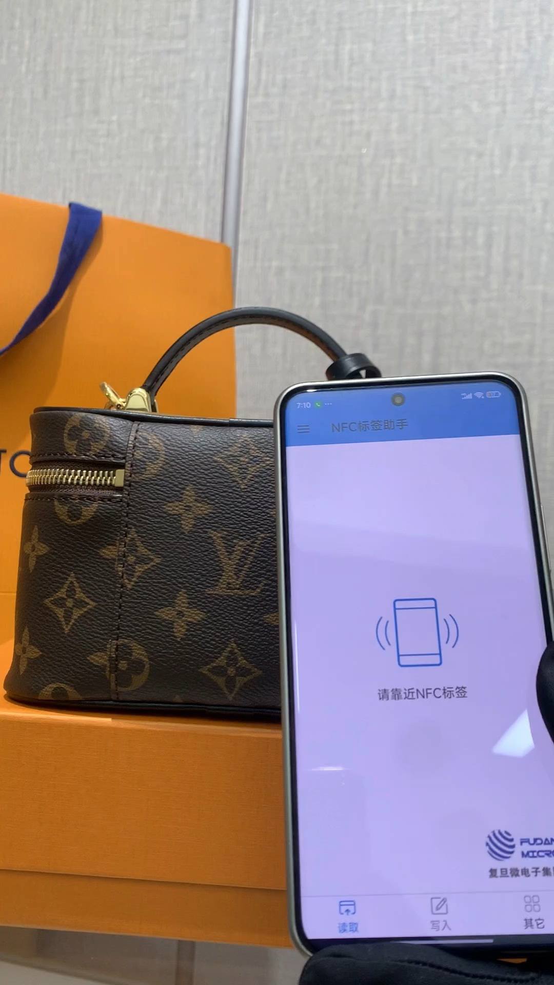 Ellebag’s 1:1 Replica of Louis Vuitton M47125 Vanity Chain Pouch: A Tribute to Iconic Craftsmanship (2024 Dec updated)-Best Quality Fake Louis Vuitton Bag Online Store, Replica designer bag ru