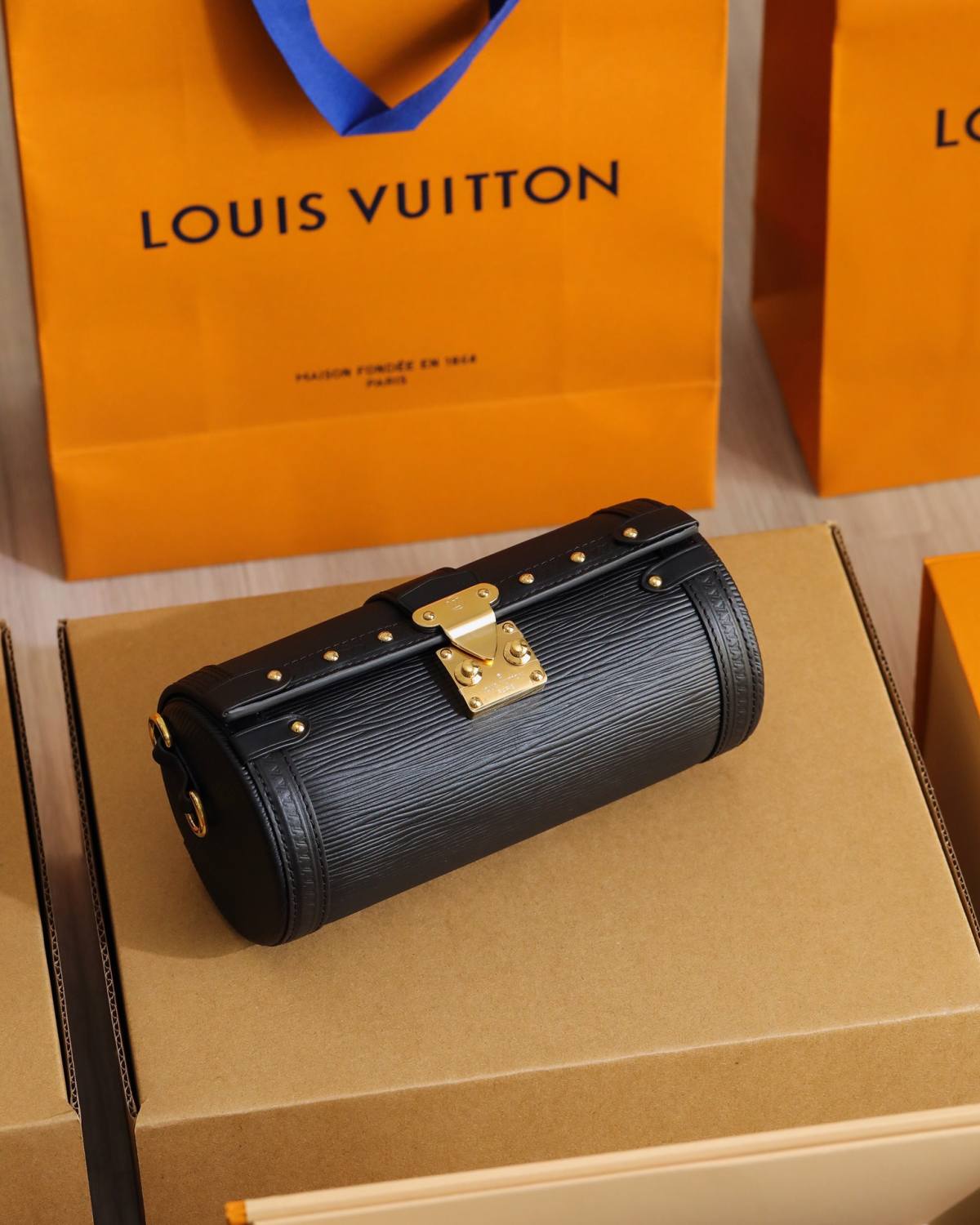 Ellebag’s 1:1 Replica of Louis Vuitton M58655 Papillon Trunk – A Timeless Barrel-Shaped Masterpiece(2024 Dec Updated)-Best Quality Fake Louis Vuitton Bag Online Store, Replica designer bag ru