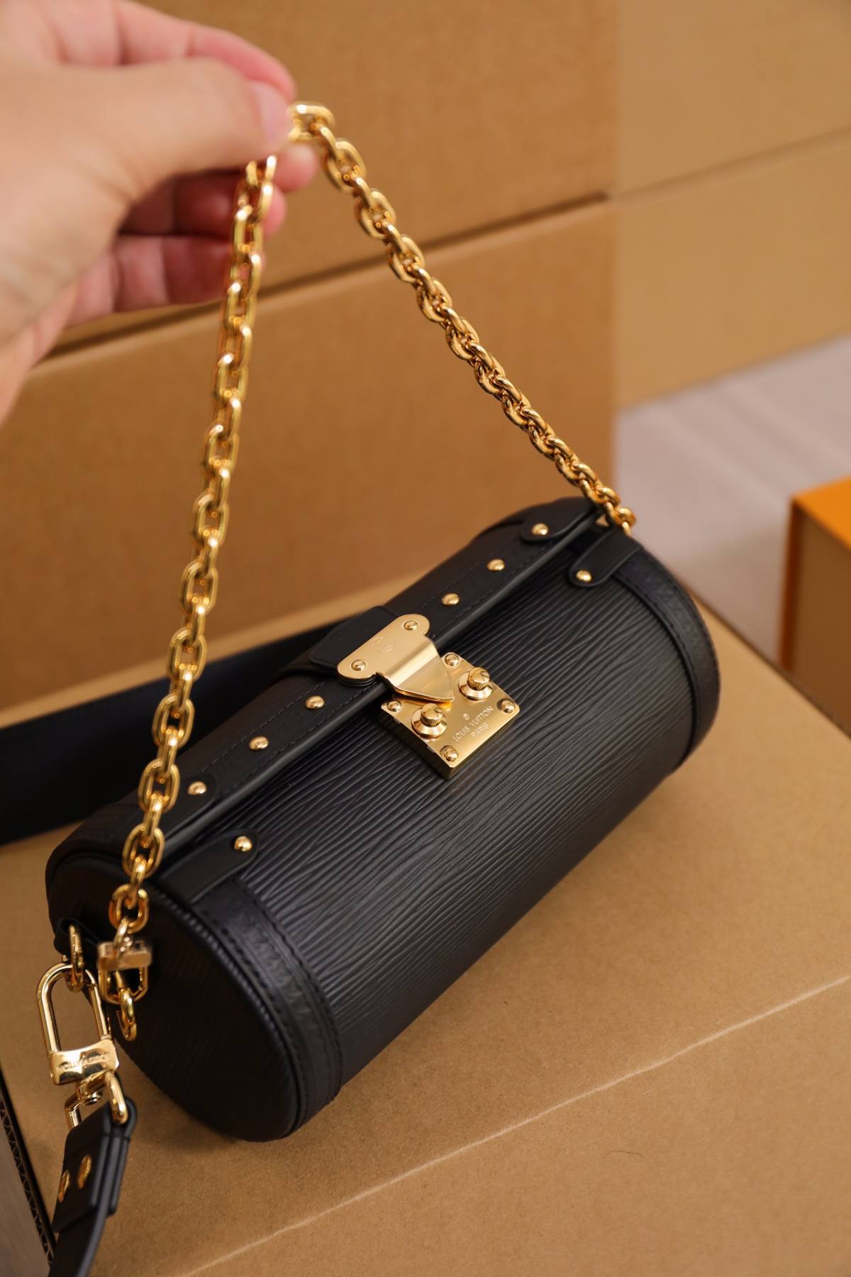 Ellebag’s 1:1 Replica of Louis Vuitton M58655 Papillon Trunk – A Timeless Barrel-Shaped Masterpiece(2024 Dec Updated)-Best Quality Fake Louis Vuitton Bag Online Store, Replica designer bag ru