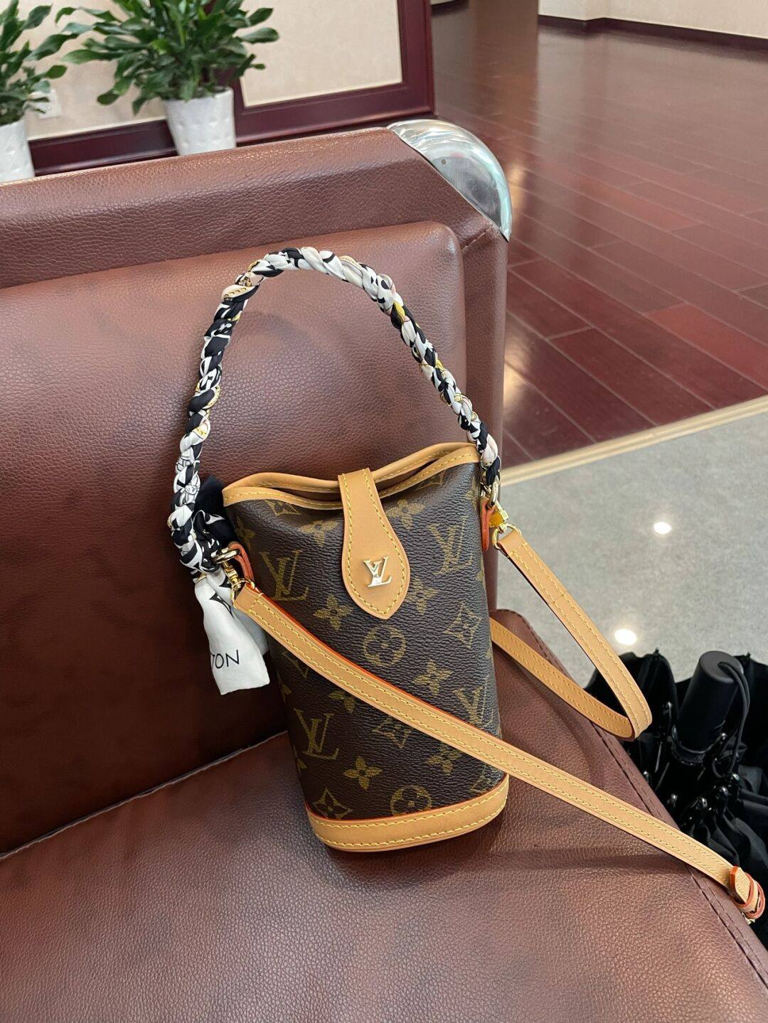 Ellebag’s 1:1 Replica of Louis Vuitton M80874 Mini Fold Me Clutch: A Masterclass in Craftsmanship and Luxury(2024 Dec Updated)-Best Quality Fake Louis Vuitton Bag Online Store, Replica designer bag ru