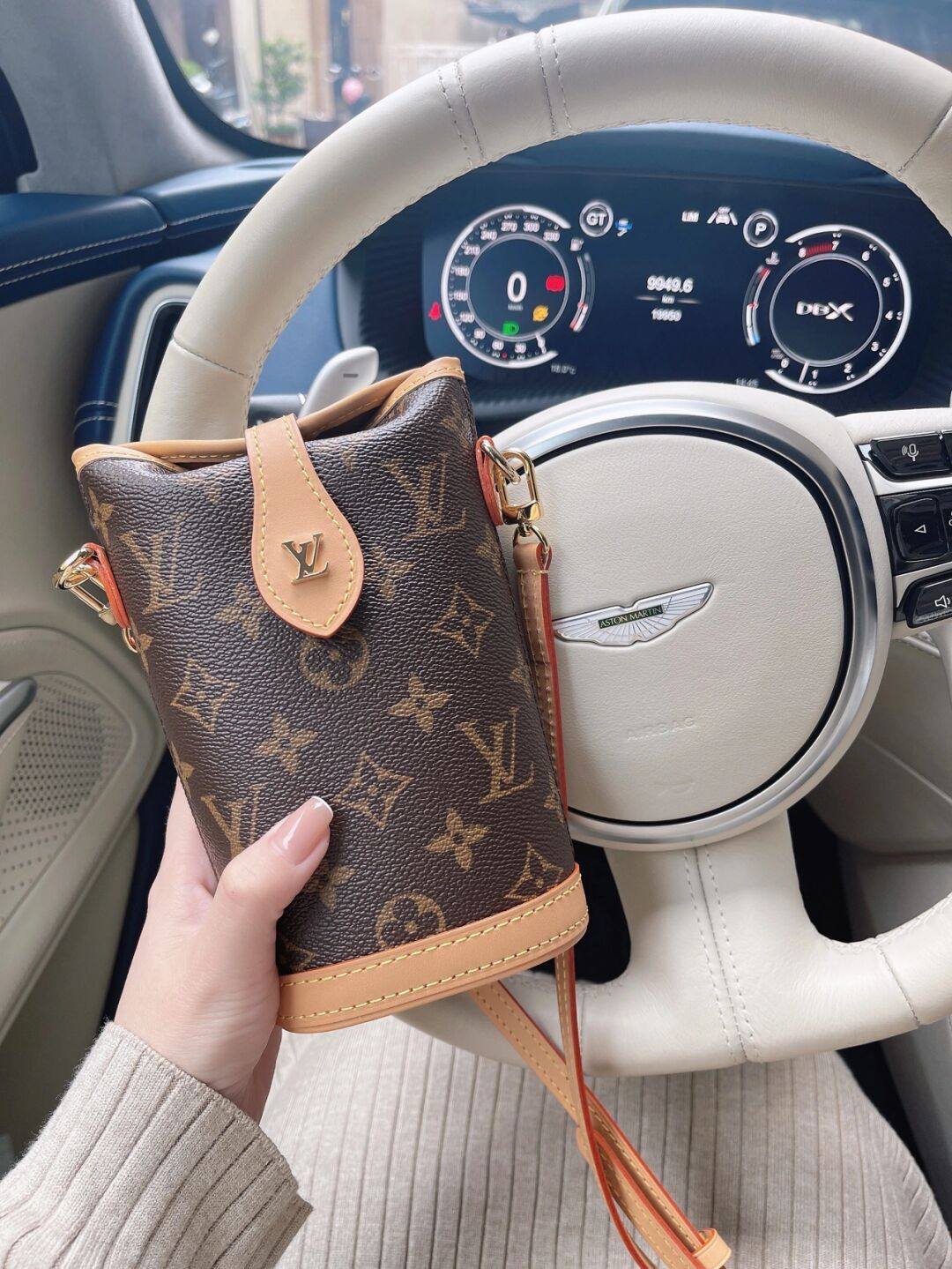 Ellebag’s 1:1 Replica of Louis Vuitton M80874 Mini Fold Me Clutch: A Masterclass in Craftsmanship and Luxury(2024 Dec Updated)-Best Quality Fake Louis Vuitton Bag Online Store, Replica designer bag ru