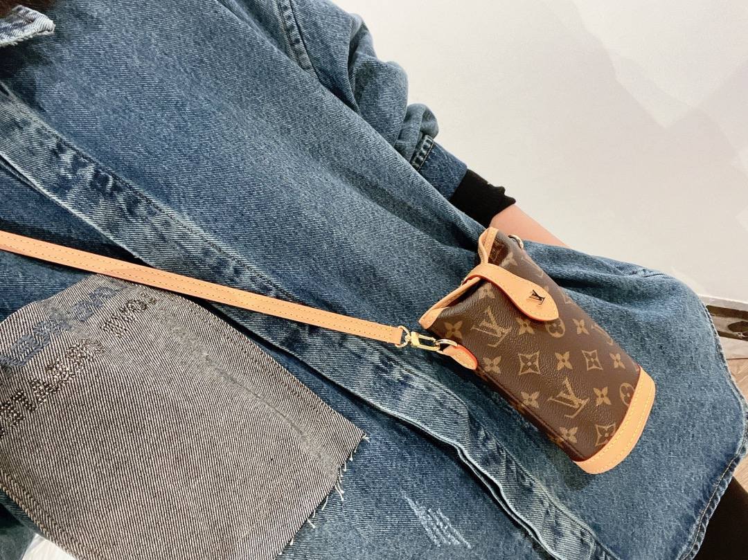 Ellebag’s 1:1 Replica of Louis Vuitton M80874 Mini Fold Me Clutch: A Masterclass in Craftsmanship and Luxury(2024 Dec Updated)-Best Quality Fake Louis Vuitton Bag Online Store, Replica designer bag ru