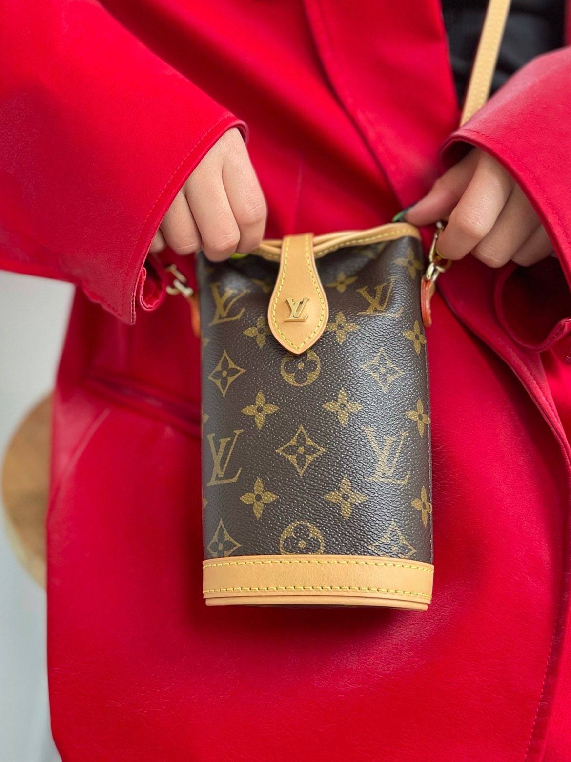 Ellebag’s 1:1 Replica of Louis Vuitton M80874 Mini Fold Me Clutch: A Masterclass in Craftsmanship and Luxury(2024 Dec Updated)-Best Quality Fake Louis Vuitton Bag Online Store, Replica designer bag ru