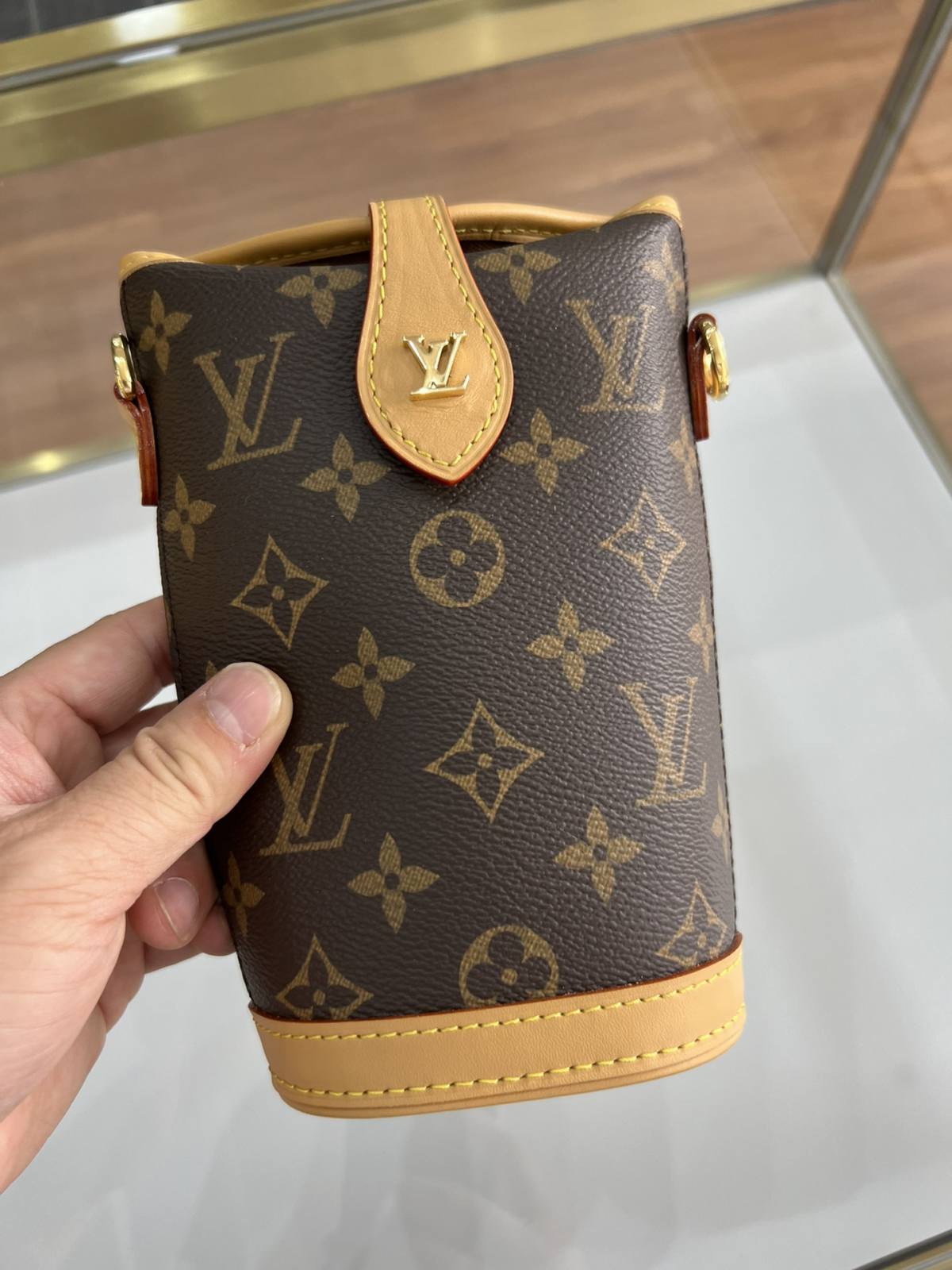 Ellebag’s 1:1 Replica of Louis Vuitton M80874 Mini Fold Me Clutch: A Masterclass in Craftsmanship and Luxury(2024 Dec Updated)-Best Quality Fake Louis Vuitton Bag Online Store, Replica designer bag ru