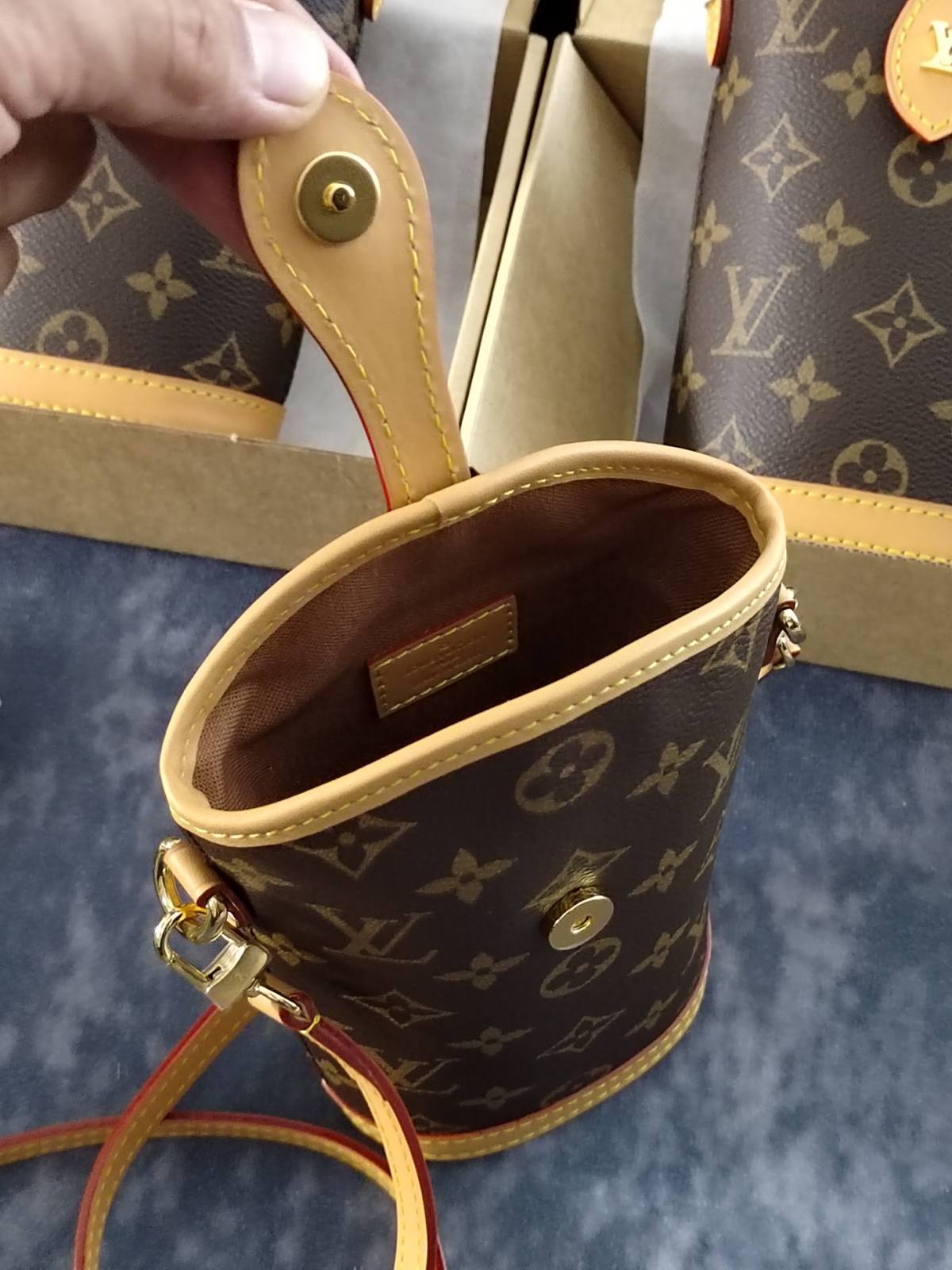 Ellebag’s 1:1 Replica of Louis Vuitton M80874 Mini Fold Me Clutch: A Masterclass in Craftsmanship and Luxury(2024 Dec Updated)-Best Quality Fake Louis Vuitton Bag Online Store, Replica designer bag ru