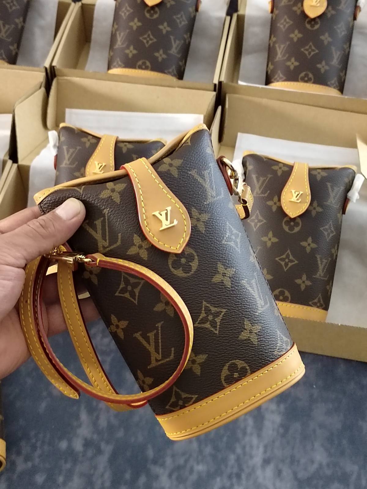 Ellebag’s 1:1 Replica of Louis Vuitton M80874 Mini Fold Me Clutch: A Masterclass in Craftsmanship and Luxury(2024 Dec Updated)-Best Quality Fake Louis Vuitton Bag Online Store, Replica designer bag ru