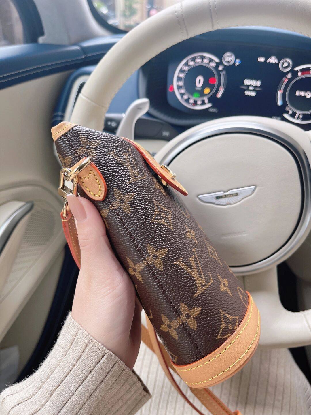 Ellebag’s 1:1 Replica of Louis Vuitton M80874 Mini Fold Me Clutch: A Masterclass in Craftsmanship and Luxury(2024 Dec Updated)-Best Quality Fake Louis Vuitton Bag Online Store, Replica designer bag ru