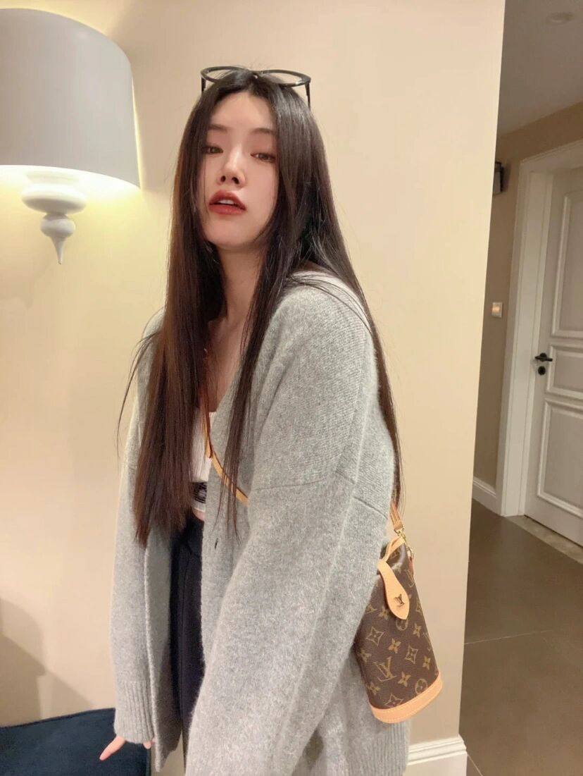 Ellebag’s 1:1 Replica of Louis Vuitton M80874 Mini Fold Me Clutch: A Masterclass in Craftsmanship and Luxury(2024 Dec Updated)-Best Quality Fake Louis Vuitton Bag Online Store, Replica designer bag ru