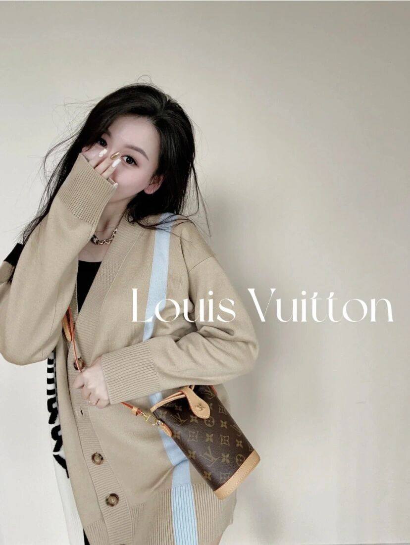 Ellebag’s 1:1 Replica of Louis Vuitton M80874 Mini Fold Me Clutch: A Masterclass in Craftsmanship and Luxury(2024 Dec Updated)-Best Quality Fake Louis Vuitton Bag Online Store, Replica designer bag ru