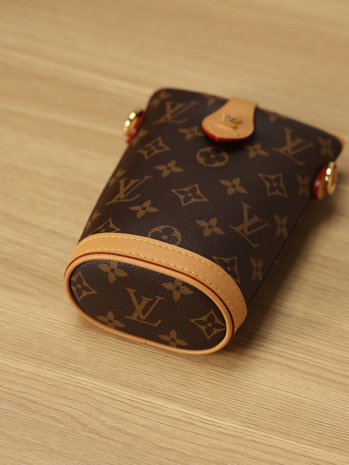 Ellebag’s 1:1 Replica of Louis Vuitton M80874 Mini Fold Me Clutch: A Masterclass in Craftsmanship and Luxury(2024 Dec Updated)-Best Quality Fake Louis Vuitton Bag Online Store, Replica designer bag ru