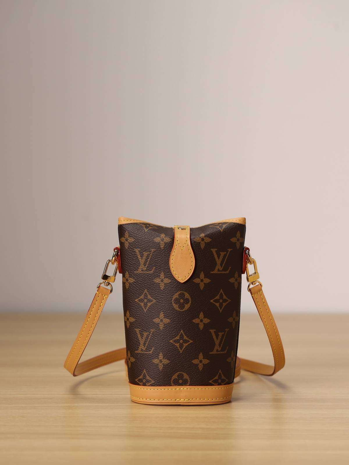 Ellebag’s 1:1 Replica of Louis Vuitton M80874 Mini Fold Me Clutch: A Masterclass in Craftsmanship and Luxury(2024 Dec Updated)-Best Quality Fake Louis Vuitton Bag Online Store, Replica designer bag ru