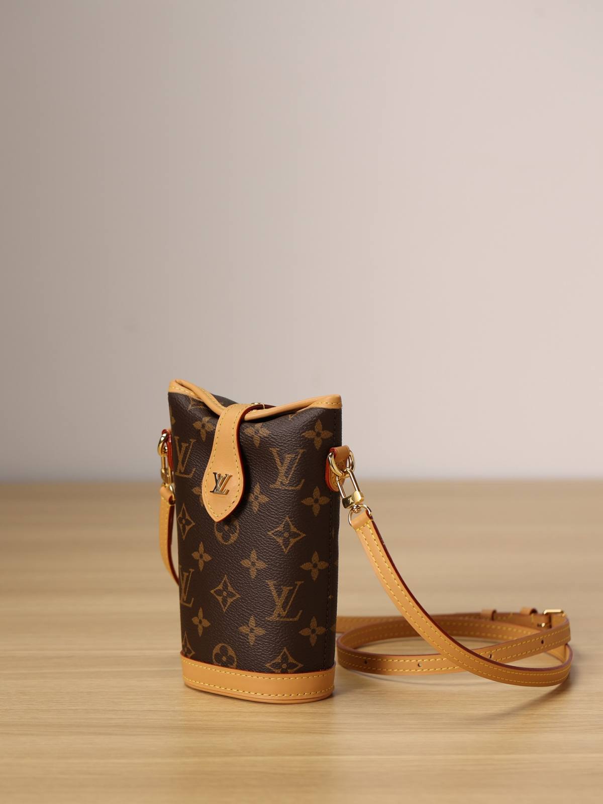 Ellebag’s 1:1 Replica of Louis Vuitton M80874 Mini Fold Me Clutch: A Masterclass in Craftsmanship and Luxury(2024 Dec Updated)-Best Quality Fake Louis Vuitton Bag Online Store, Replica designer bag ru