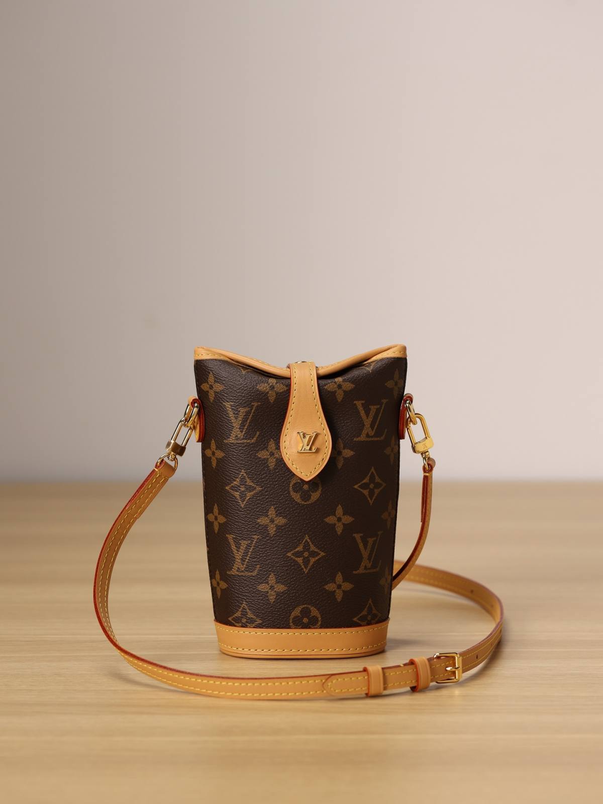 Ellebag’s 1:1 Replica of Louis Vuitton M80874 Mini Fold Me Clutch: A Masterclass in Craftsmanship and Luxury(2024 Dec Updated)-Best Quality Fake Louis Vuitton Bag Online Store, Replica designer bag ru