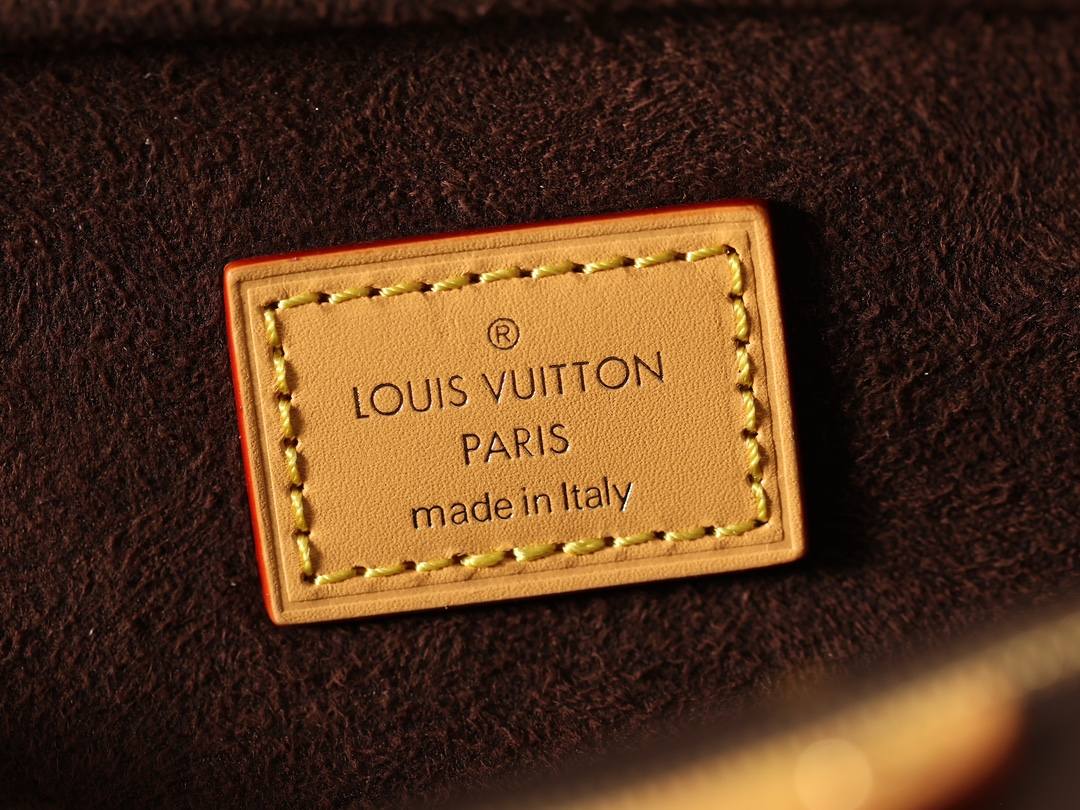 Ellebag’s 1:1 Replica of Louis Vuitton M82335 Mini Bumbag – A Luxurious Fusion of Style and Function(2024 Dec Updated)-Best Quality Fake Louis Vuitton Bag Online Store, Replica designer bag ru