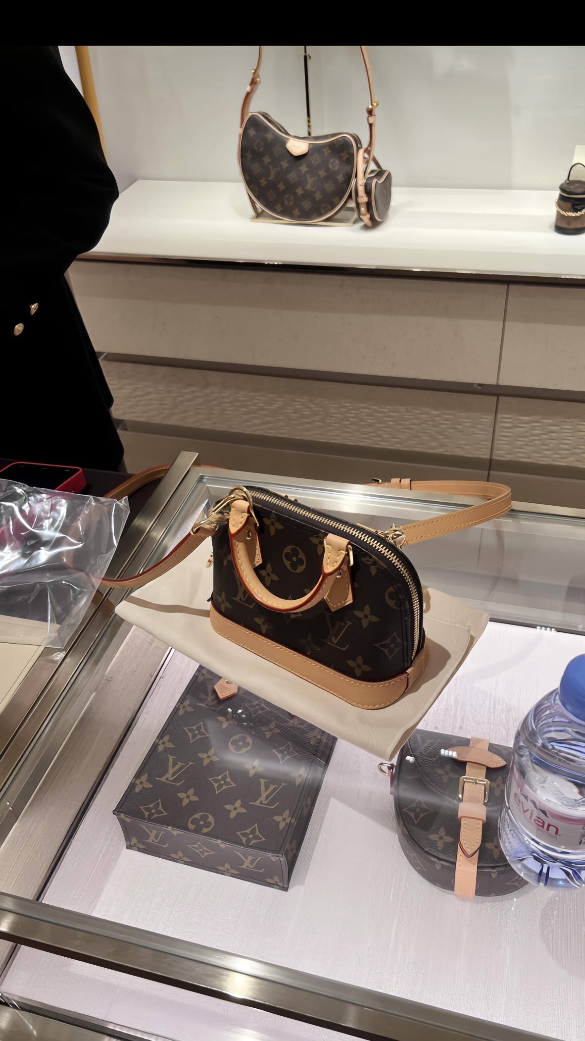 Ellebag’s 1:1 Replica of Louis Vuitton M82717 Nano Alma Handbag: A Petite Icon Reimagined(2024 Dec Updated)-Best Quality Fake Louis Vuitton Bag Online Store, Replica designer bag ru