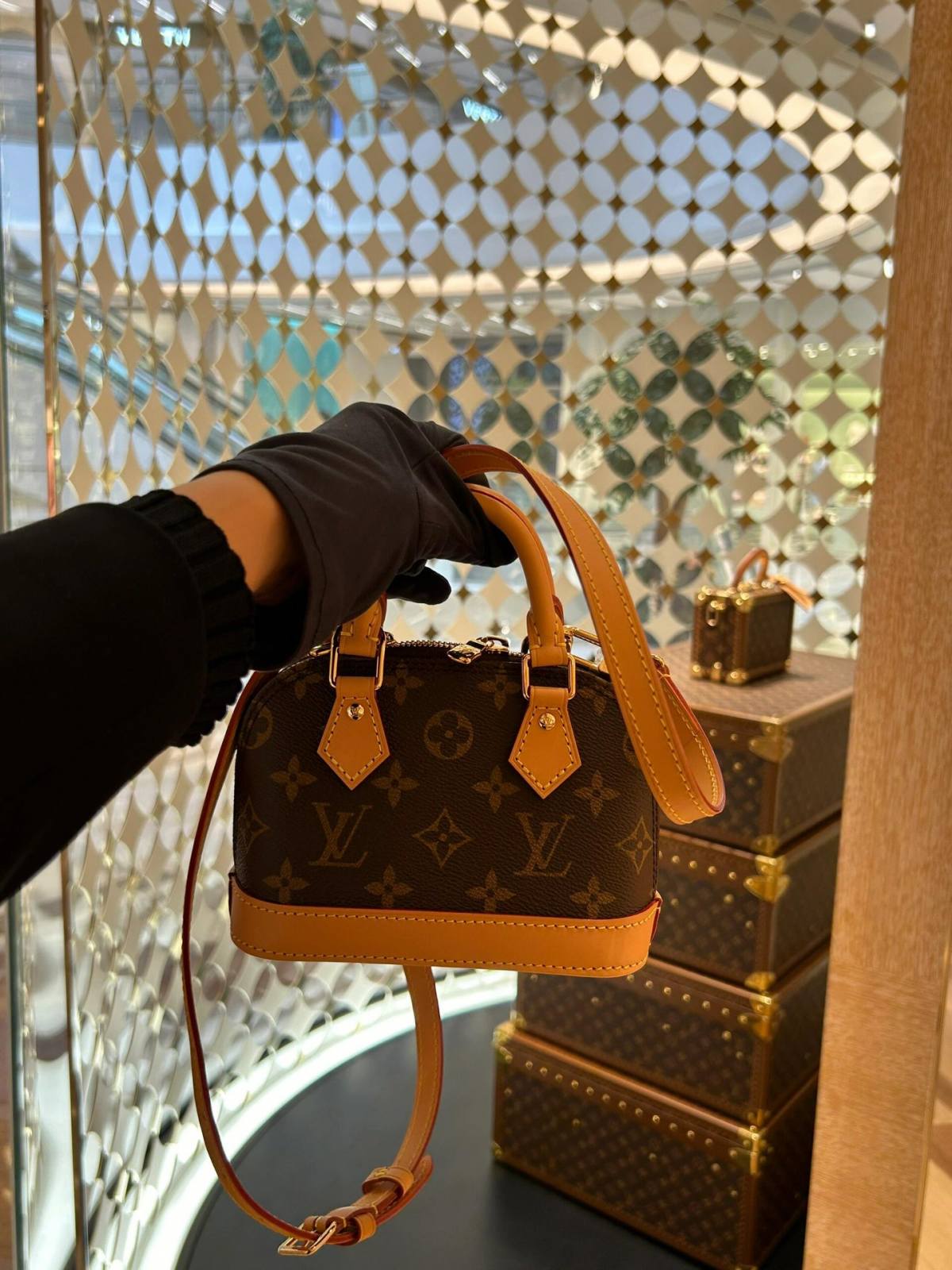 Ellebag’s 1:1 Replica of Louis Vuitton M82717 Nano Alma Handbag: A Petite Icon Reimagined(2024 Dec Updated)-Best Quality Fake Louis Vuitton Bag Online Store, Replica designer bag ru