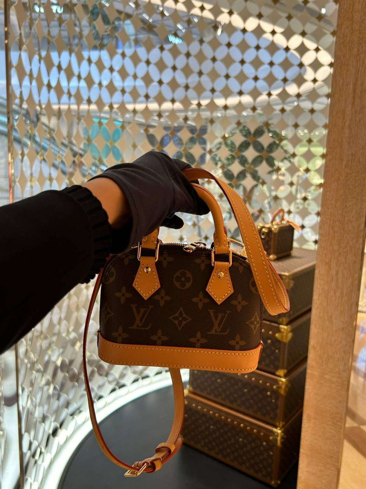 Ellebag’s 1:1 Replica of Louis Vuitton M82717 Nano Alma Handbag: A Petite Icon Reimagined(2024 Dec Updated)-Best Quality Fake Louis Vuitton Bag Online Store, Replica designer bag ru