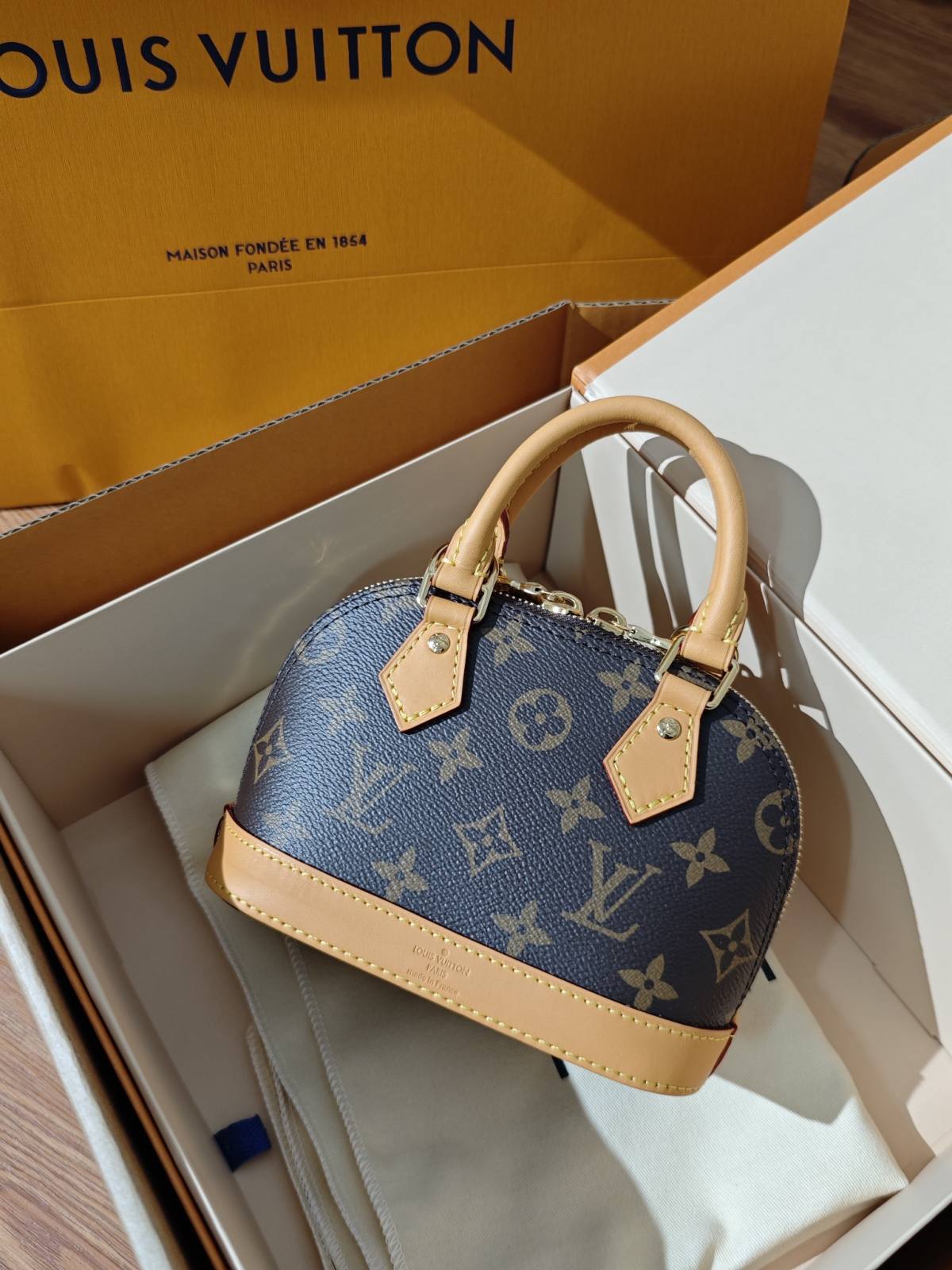 Ellebag’s 1:1 Replica of Louis Vuitton M82717 Nano Alma Handbag: A Petite Icon Reimagined(2024 Dec Updated)-Best Quality Fake Louis Vuitton Bag Online Store, Replica designer bag ru