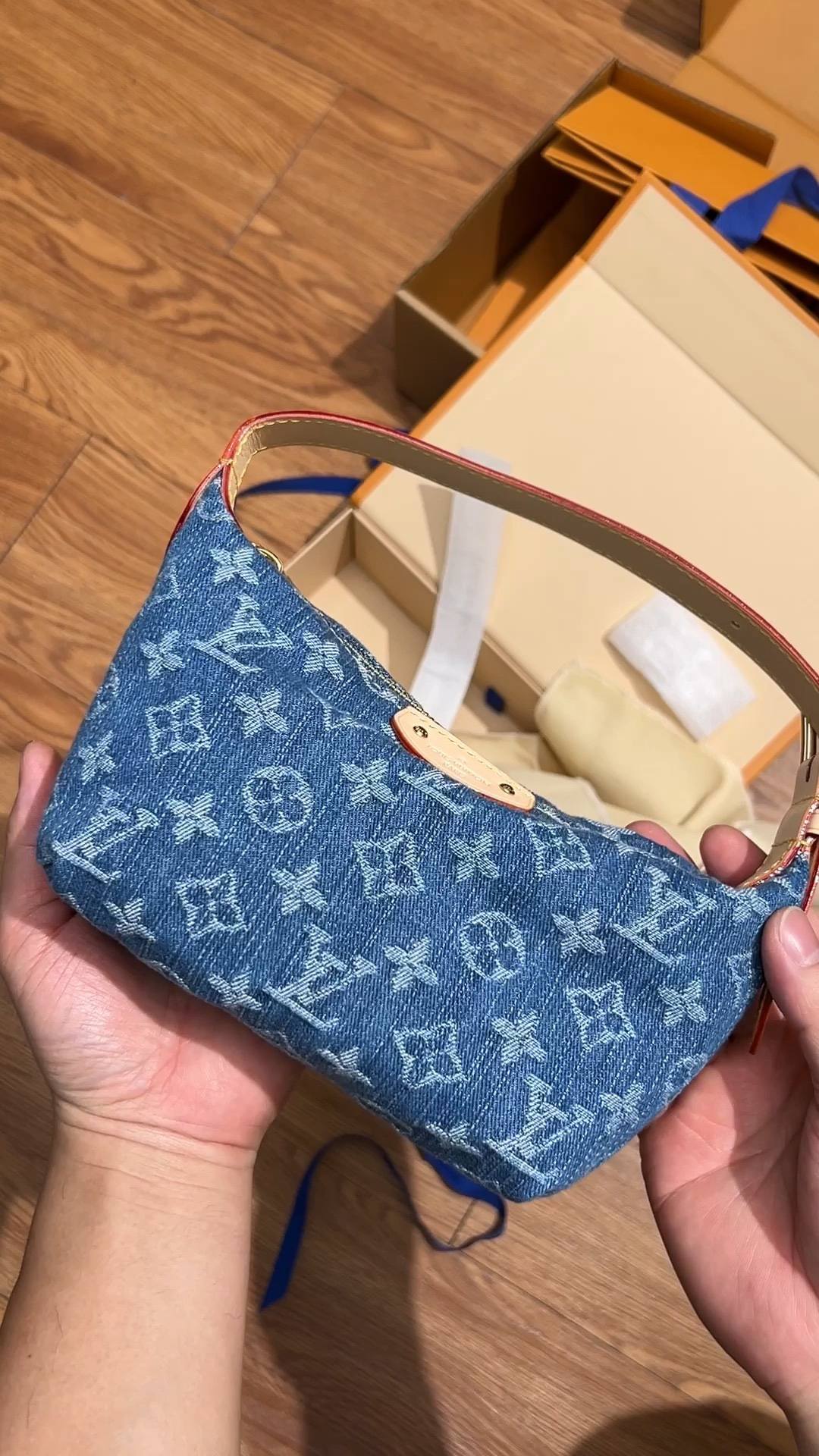 Ellebag’s 1:1 Replica of Louis Vuitton M82949 Hills Pochette: The Art of Denim Craftsmanship(2024 Dec Updated)-Best Quality Fake Louis Vuitton Bag Online Store, Replica designer bag ru