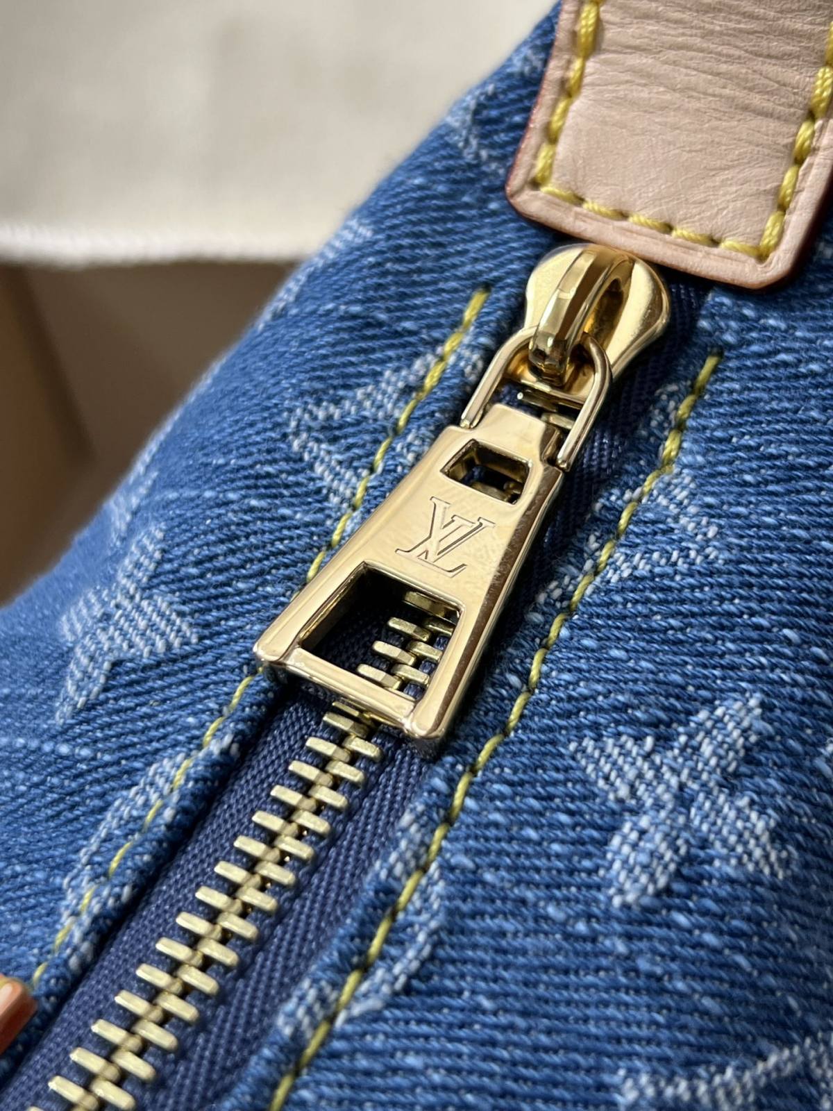 Ellebag’s 1:1 Replica of Louis Vuitton M82949 Hills Pochette: The Art of Denim Craftsmanship(2024 Dec Updated)-Best Quality Fake Louis Vuitton Bag Online Store, Replica designer bag ru