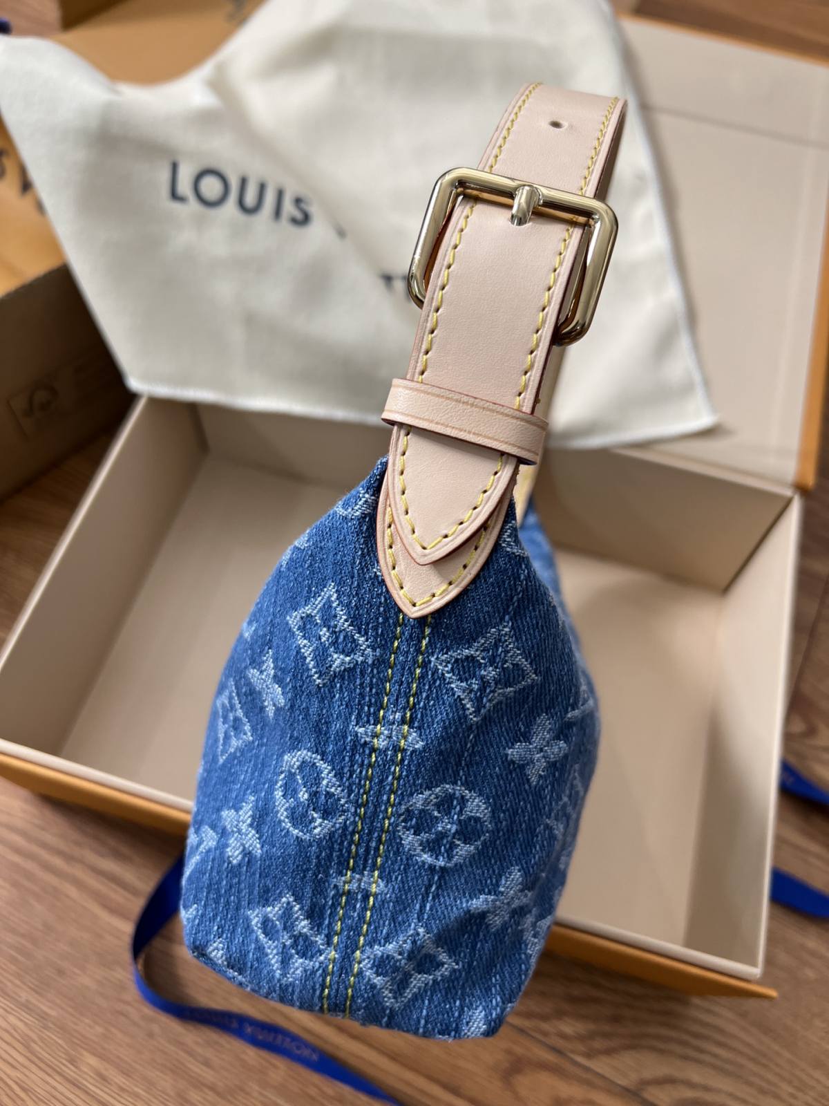 Ellebag’s 1:1 Replica of Louis Vuitton M82949 Hills Pochette: The Art of Denim Craftsmanship(2024 Dec Updated)-Best Quality Fake Louis Vuitton Bag Online Store, Replica designer bag ru