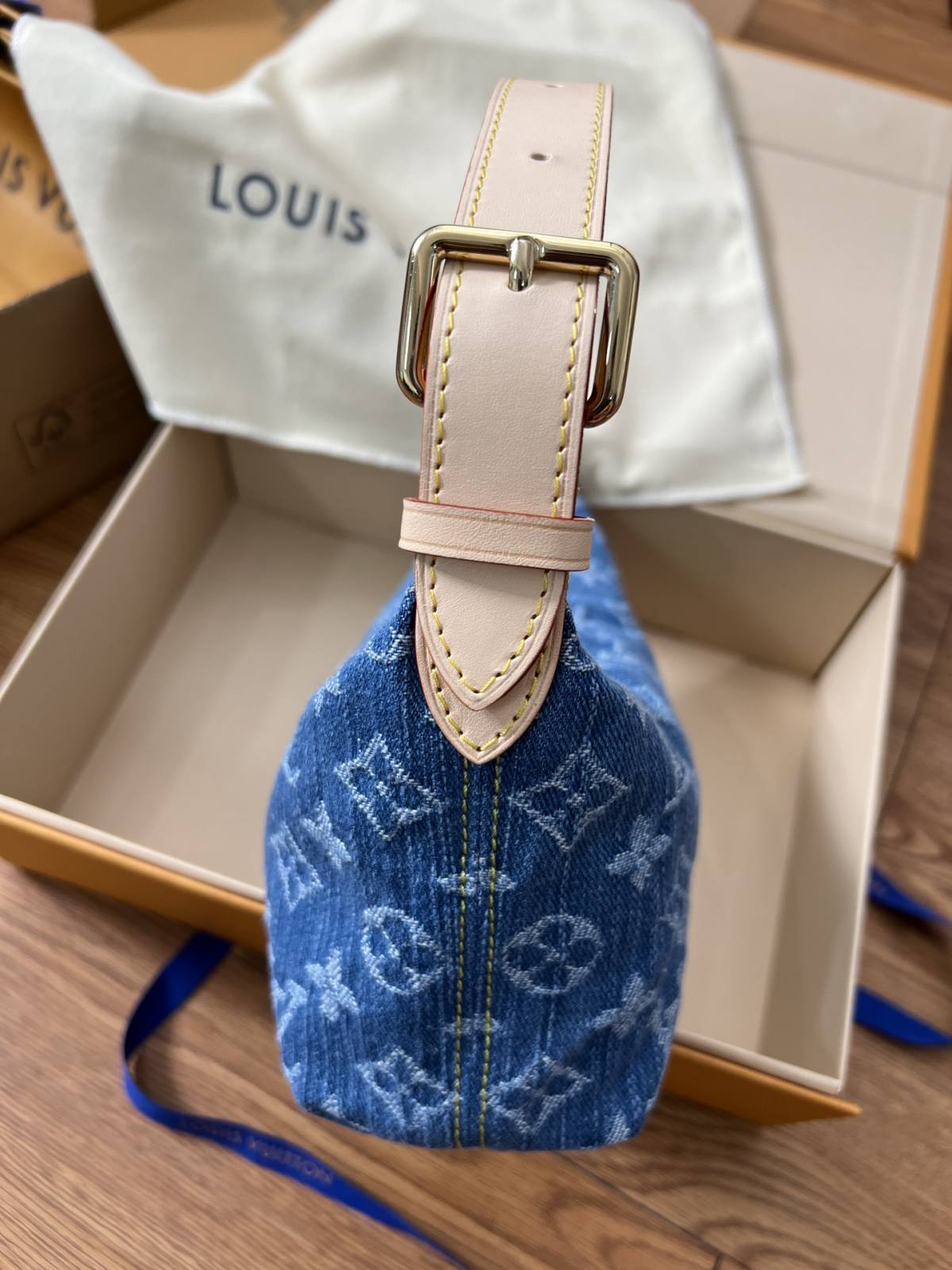 Ellebag’s 1:1 Replica of Louis Vuitton M82949 Hills Pochette: The Art of Denim Craftsmanship(2024 Dec Updated)-Best Quality Fake Louis Vuitton Bag Online Store, Replica designer bag ru