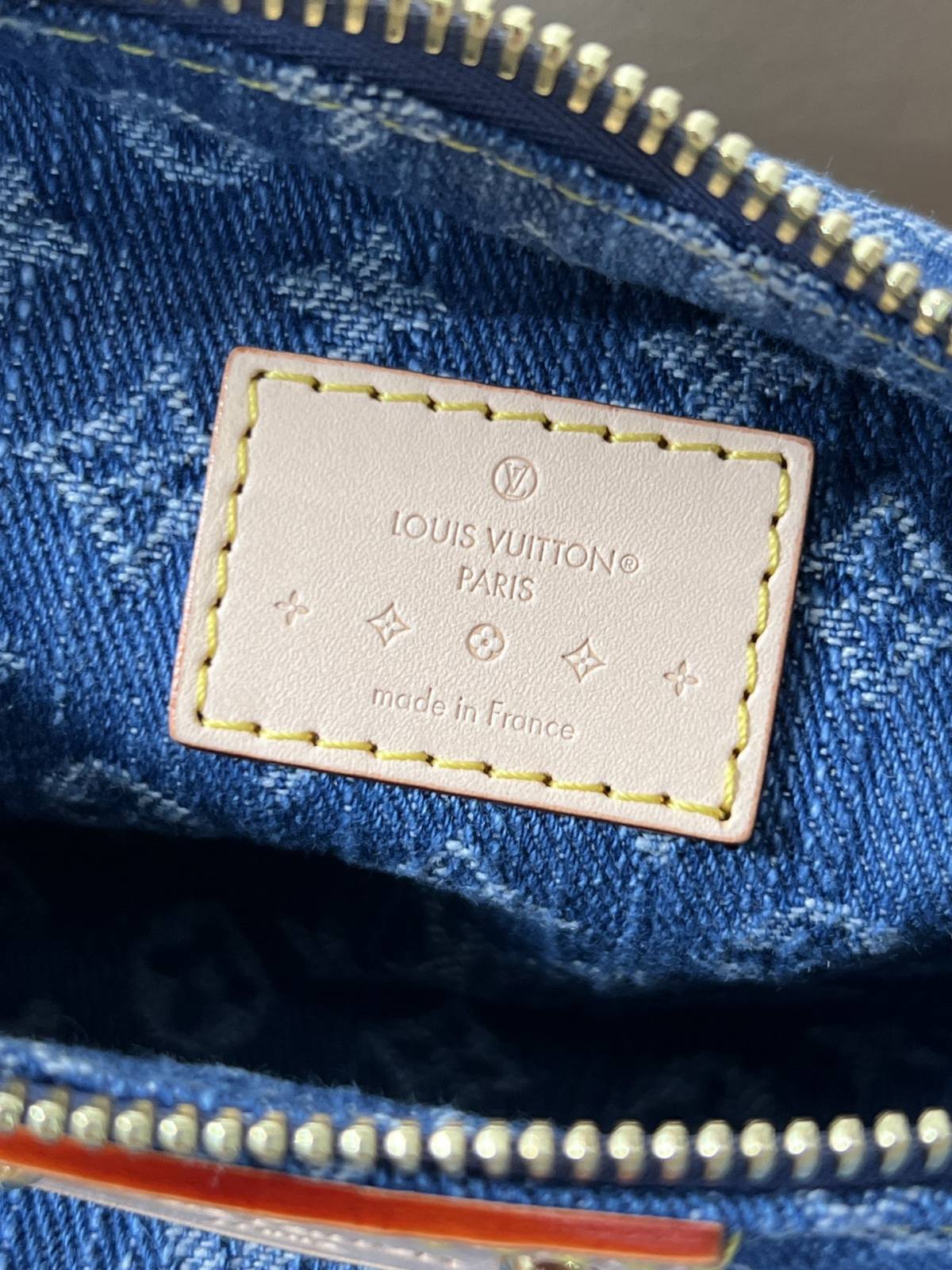 Ellebag’s 1:1 Replica of Louis Vuitton M82949 Hills Pochette: The Art of Denim Craftsmanship(2024 Dec Updated)-Best Quality Fake Louis Vuitton Bag Online Store, Replica designer bag ru