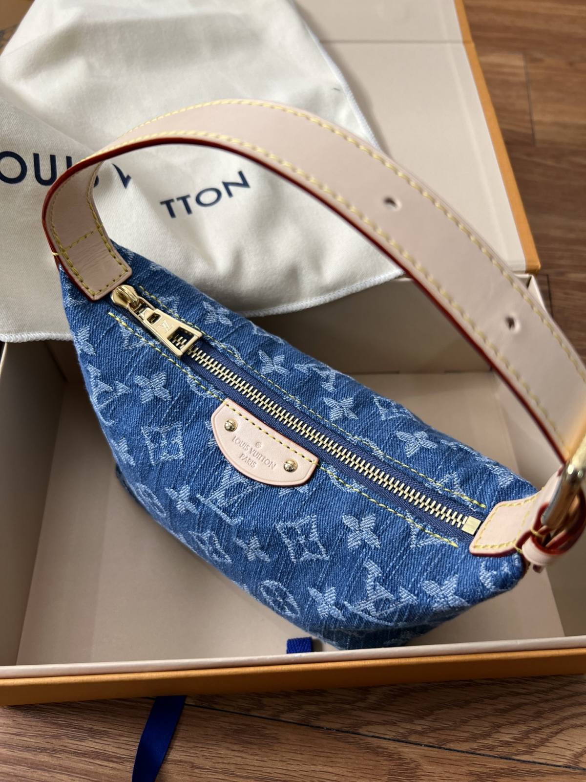 Ellebag’s 1:1 Replica of Louis Vuitton M82949 Hills Pochette: The Art of Denim Craftsmanship(2024 Dec Updated)-Best Quality Fake Louis Vuitton Bag Online Store, Replica designer bag ru