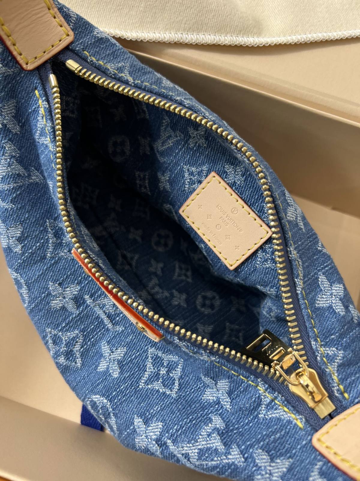 Ellebag’s 1:1 Replica of Louis Vuitton M82949 Hills Pochette: The Art of Denim Craftsmanship(2024 Dec Updated)-Best Quality Fake Louis Vuitton Bag Online Store, Replica designer bag ru