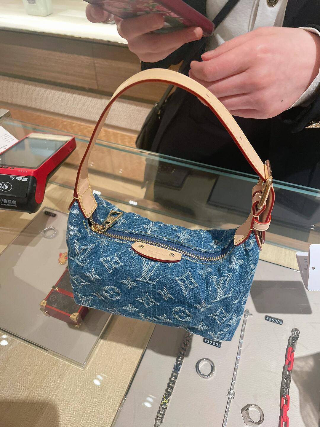 Ellebag’s 1:1 Replica of Louis Vuitton M82949 Hills Pochette: The Art of Denim Craftsmanship(2024 Dec Updated)-Best Quality Fake Louis Vuitton Bag Online Store, Replica designer bag ru