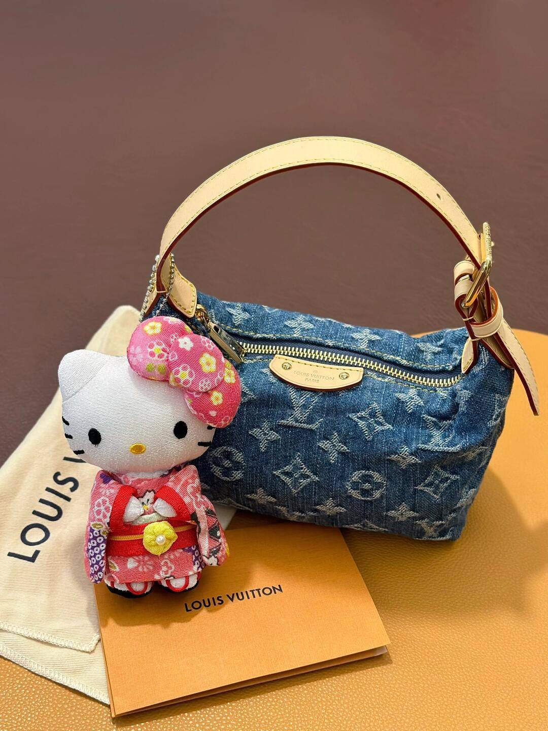 Ellebag’s 1:1 Replica of Louis Vuitton M82949 Hills Pochette: The Art of Denim Craftsmanship(2024 Dec Updated)-Best Quality Fake Louis Vuitton Bag Online Store, Replica designer bag ru