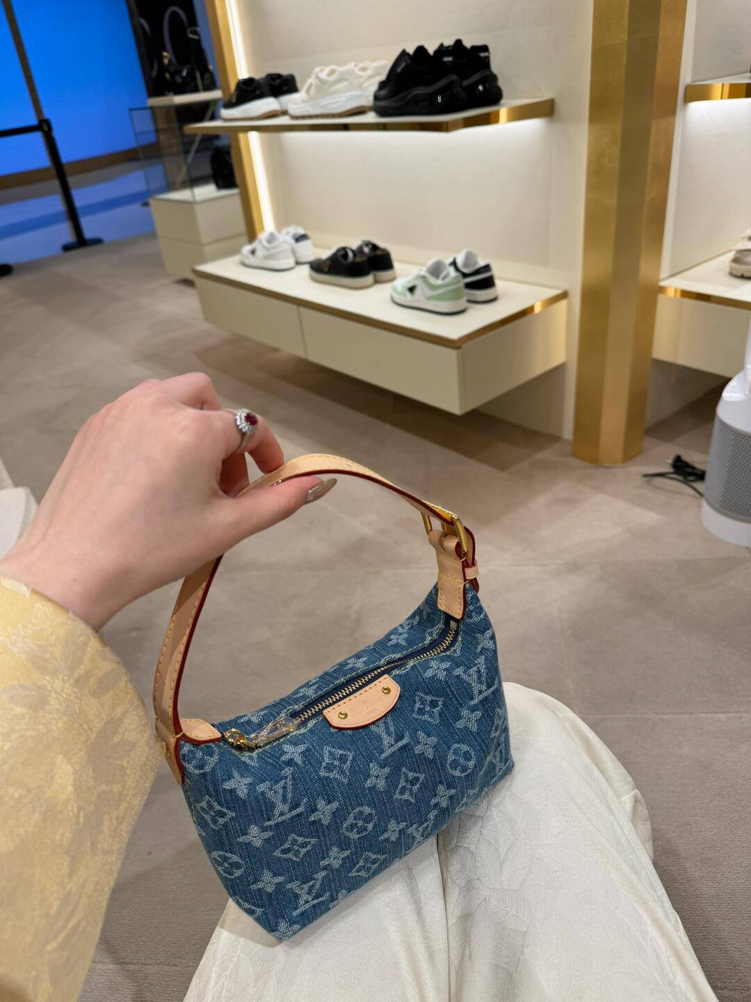 Ellebag’s 1:1 Replica of Louis Vuitton M82949 Hills Pochette: The Art of Denim Craftsmanship(2024 Dec Updated)-Best Quality Fake Louis Vuitton Bag Online Store, Replica designer bag ru