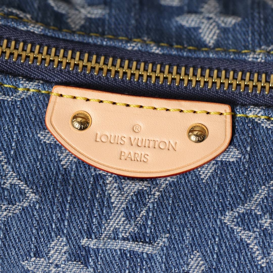 Ellebag’s 1:1 Replica of Louis Vuitton M82949 Hills Pochette: The Art of Denim Craftsmanship(2024 Dec Updated)-Best Quality Fake Louis Vuitton Bag Online Store, Replica designer bag ru