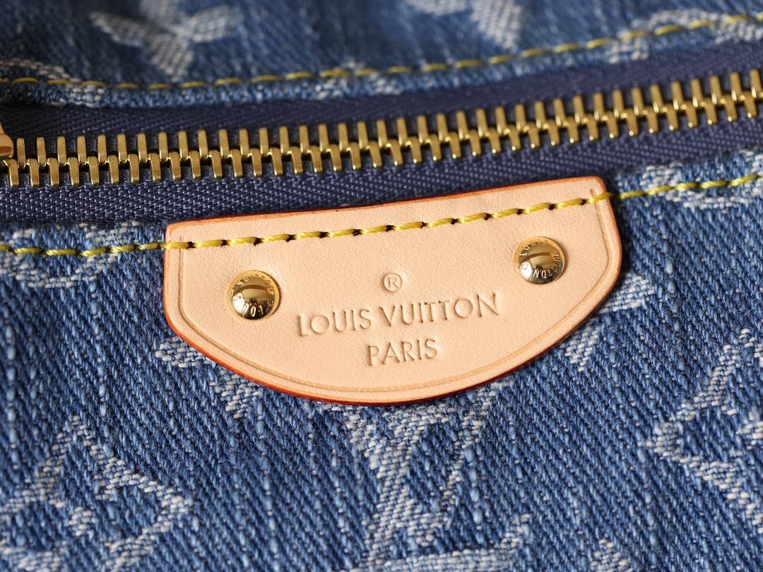 Ellebag’s 1:1 Replica of Louis Vuitton M82949 Hills Pochette: The Art of Denim Craftsmanship(2024 Dec Updated)-Best Quality Fake Louis Vuitton Bag Online Store, Replica designer bag ru