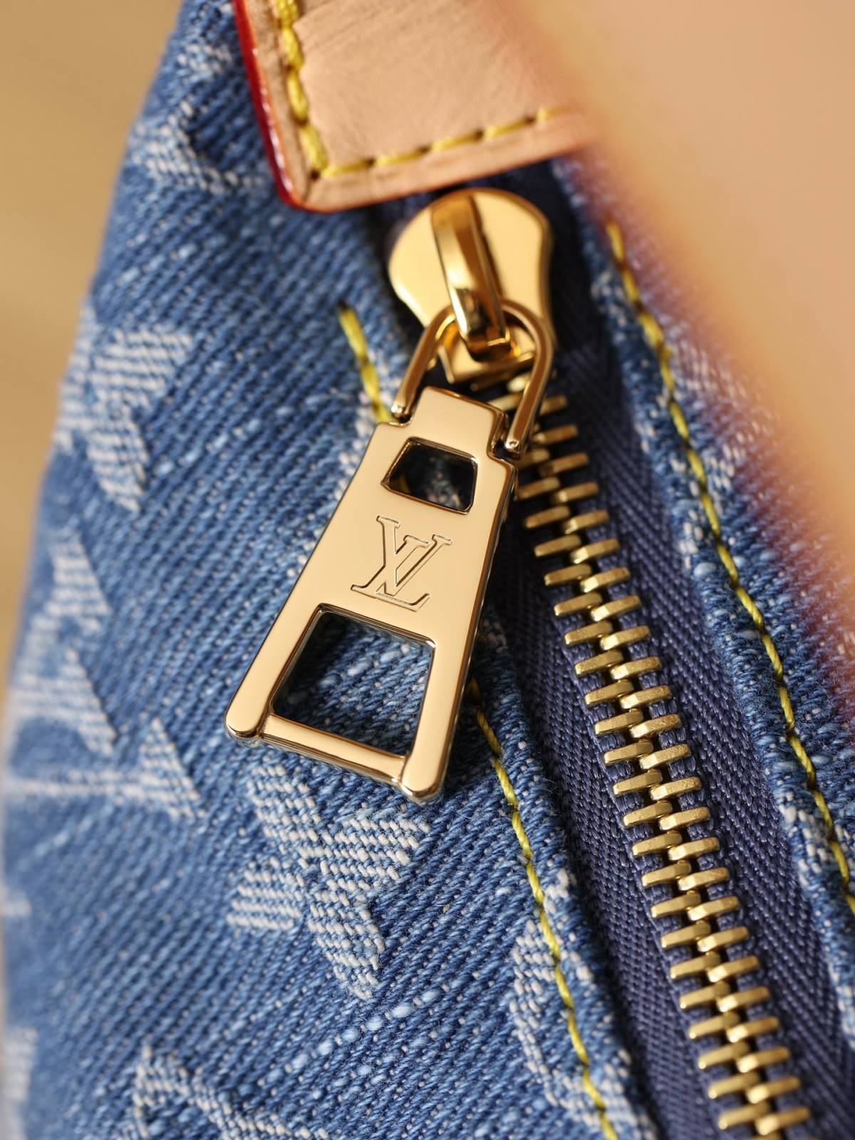 Ellebag’s 1:1 Replica of Louis Vuitton M82949 Hills Pochette: The Art of Denim Craftsmanship(2024 Dec Updated)-Best Quality Fake Louis Vuitton Bag Online Store, Replica designer bag ru