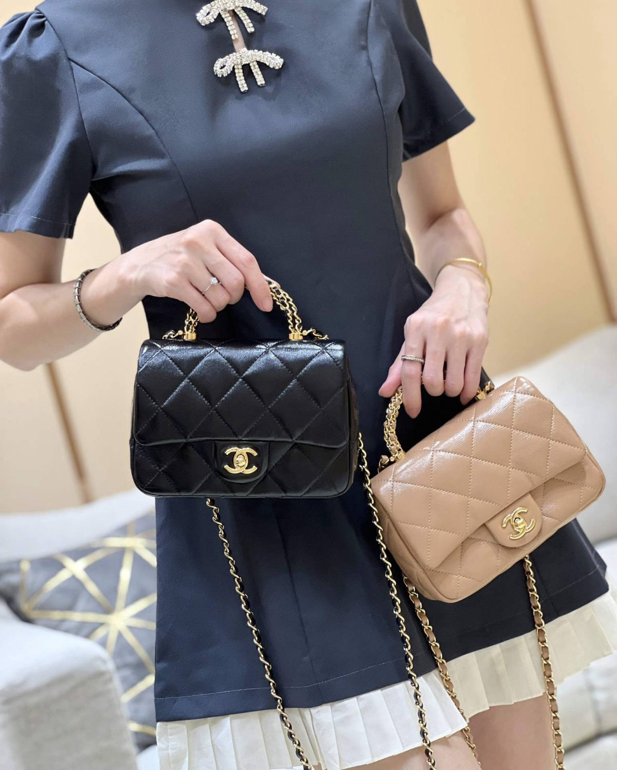 Ellebag super fake The 24B Mini Flap Bag with Top Handle: A Timeless Icon in Milk Tea Hues(2024 Dec Updated)-उत्तम गुणवत्ता नकली लुई Vuitton बैग ऑनलाइन स्टोर, प्रतिकृति डिजाइनर बैग ru