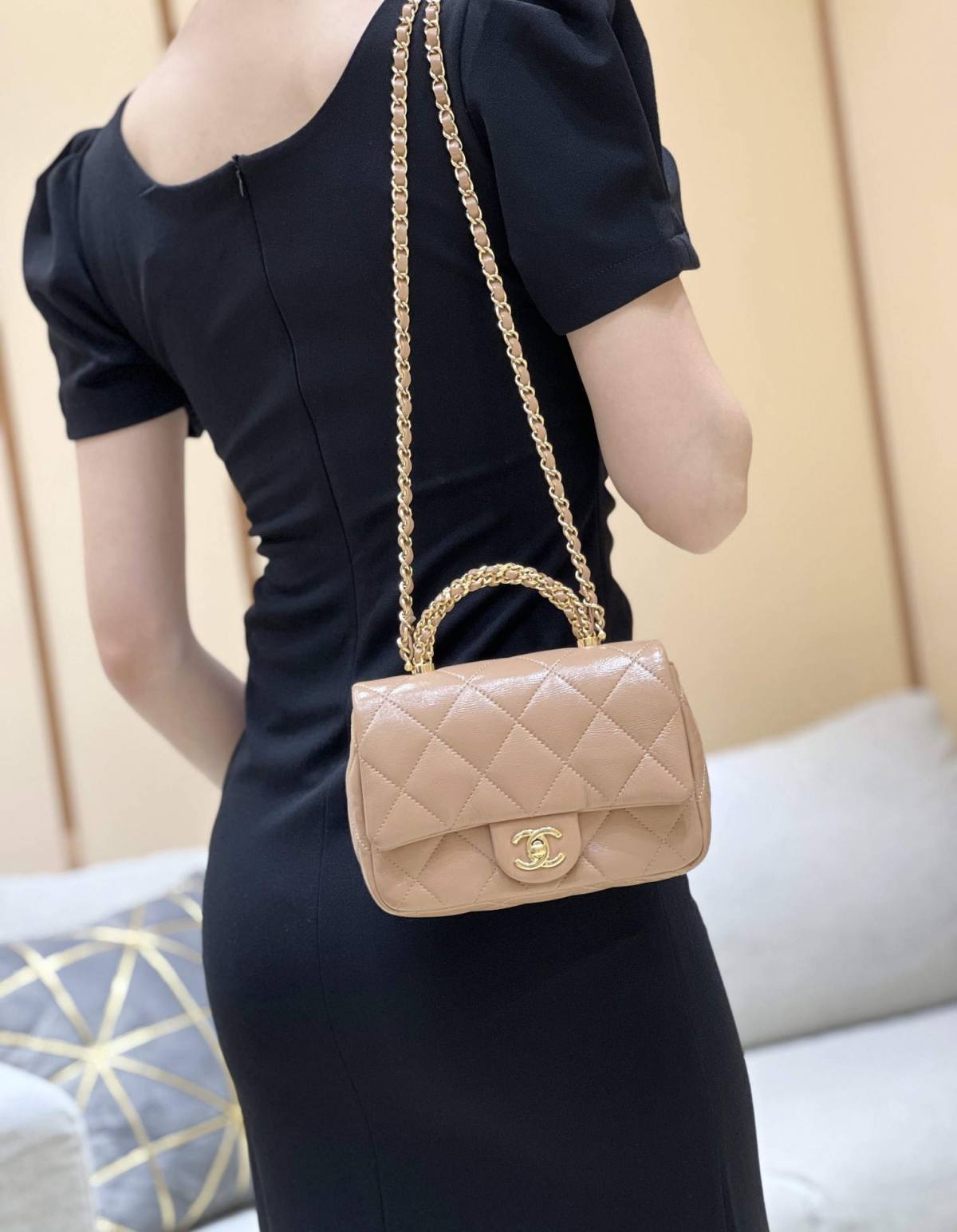 Ellebag super fake The 24B Mini Flap Bag with Top Handle: A Timeless Icon in Milk Tea Hues(2024 Dec Updated)-उत्तम गुणवत्ता नकली लुई Vuitton बैग ऑनलाइन स्टोर, प्रतिकृति डिजाइनर बैग ru