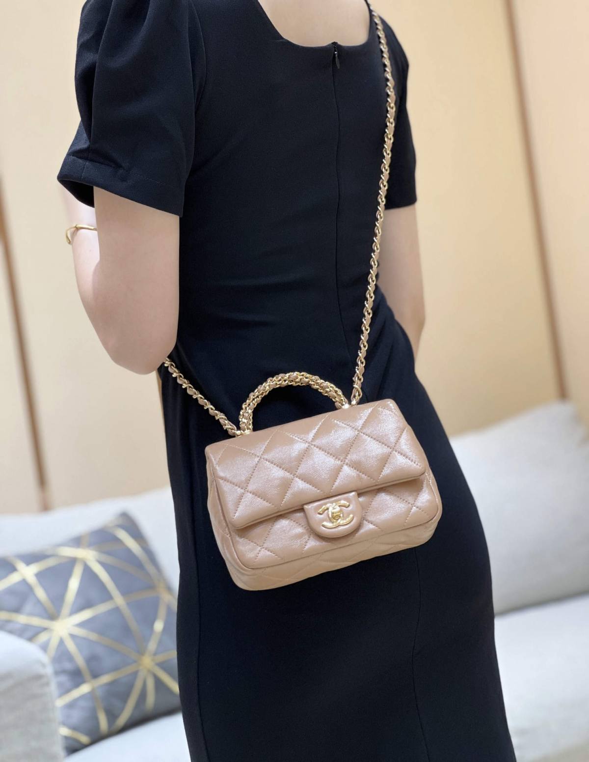 Ellebag super fake The 24B Mini Flap Bag with Top Handle: A Timeless Icon in Milk Tea Hues(2024 Dec Updated)-उत्तम गुणवत्ता नकली लुई Vuitton बैग ऑनलाइन स्टोर, प्रतिकृति डिजाइनर बैग ru