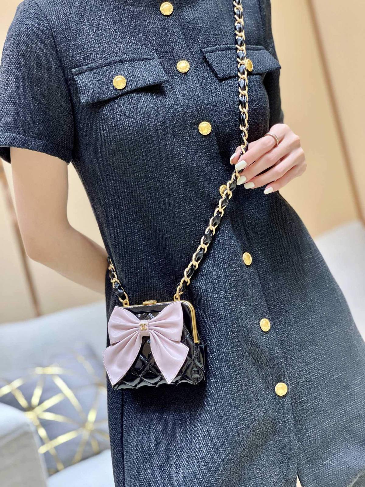 Ellebag super replica Chanel Clutch With Chain (AP4028): A Closer Look at Craftsmanship and Design(2024 Dec Updated)-Best Quality Fake Louis Vuitton Bag Online Store, Replica designer bag ru