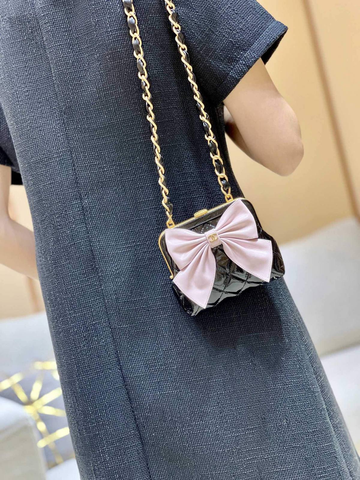 Ellebag super replica Chanel Clutch With Chain (AP4028): A Closer Look at Craftsmanship and Design(2024 Dec Updated)-Best Quality Fake Louis Vuitton Bag Online Store, Replica designer bag ru