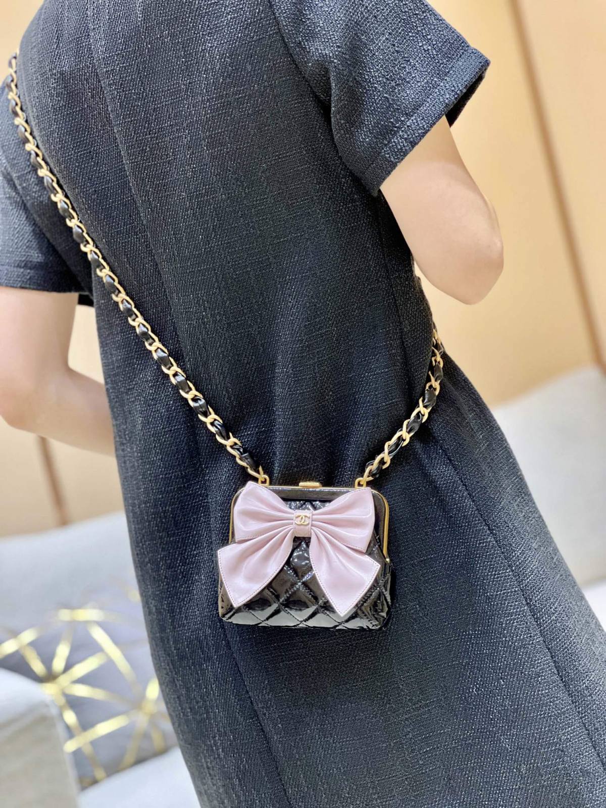 Ellebag super replica Chanel Clutch With Chain (AP4028): A Closer Look at Craftsmanship and Design(2024 Dec Updated)-Best Quality Fake Louis Vuitton Bag Online Store, Replica designer bag ru