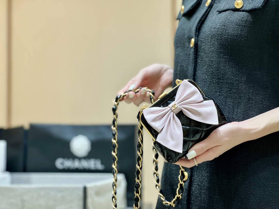 Ellebag super replica Chanel Clutch With Chain (AP4028): A Closer Look at Craftsmanship and Design(2024 Dec Updated)-Best Quality Fake Louis Vuitton Bag Online Store, Replica designer bag ru