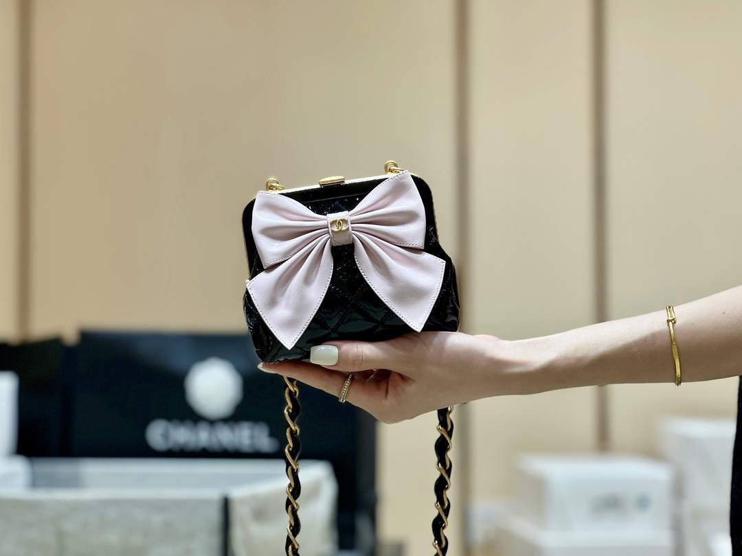 Ellebag super replica Chanel Clutch With Chain (AP4028): A Closer Look at Craftsmanship and Design(2024 Dec Updated)-Best Quality Fake Louis Vuitton Bag Online Store, Replica designer bag ru