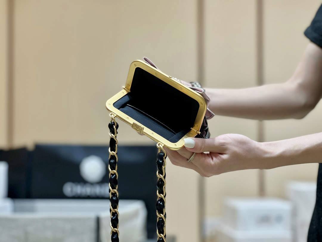 Ellebag super replica Chanel Clutch With Chain (AP4028): A Closer Look at Craftsmanship and Design(2024 Dec Updated)-Best Quality Fake Louis Vuitton Bag Online Store, Replica designer bag ru