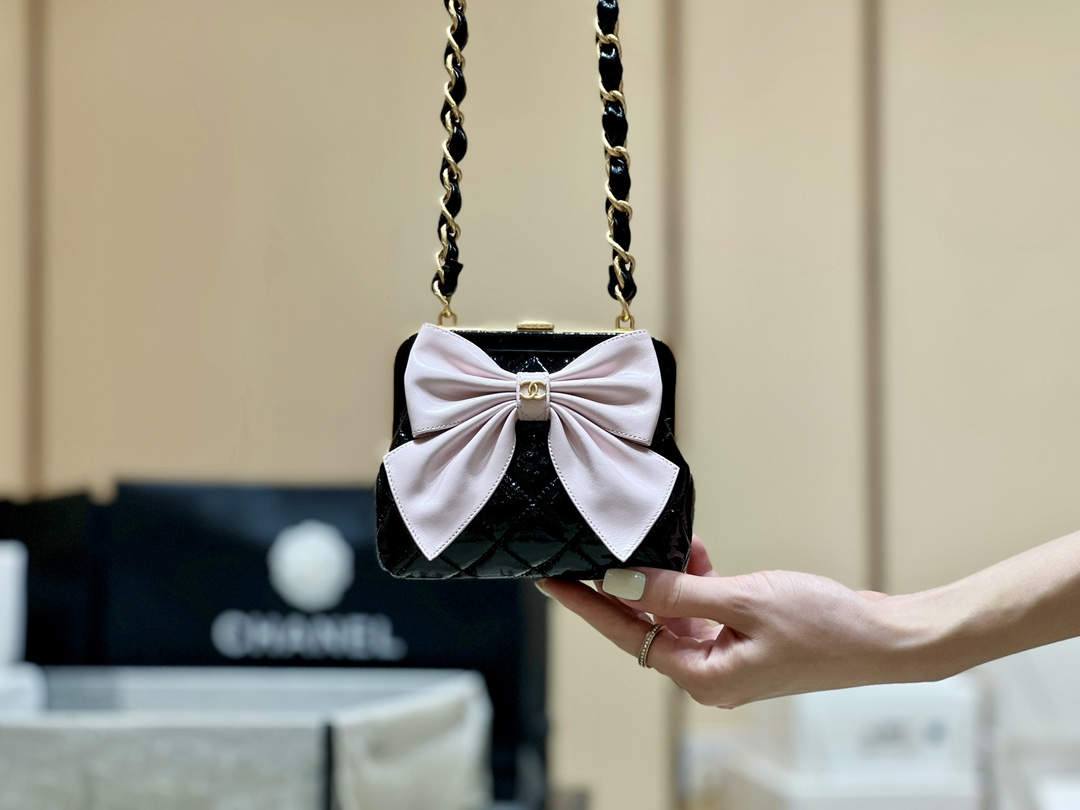 Ellebag super replica Chanel Clutch With Chain (AP4028): A Closer Look at Craftsmanship and Design(2024 Dec Updated)-Best Quality Fake Louis Vuitton Bag Online Store, Replica designer bag ru