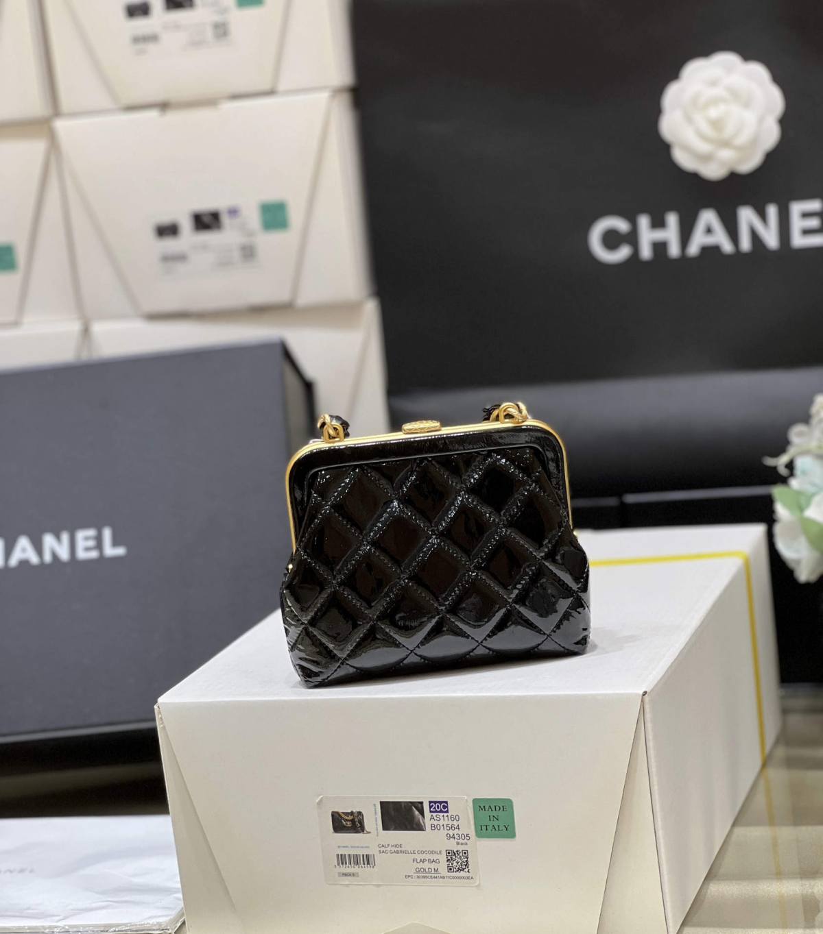 Ellebag super replica Chanel Clutch With Chain (AP4028): A Closer Look at Craftsmanship and Design(2024 Dec Updated)-Best Quality Fake Louis Vuitton Bag Online Store, Replica designer bag ru