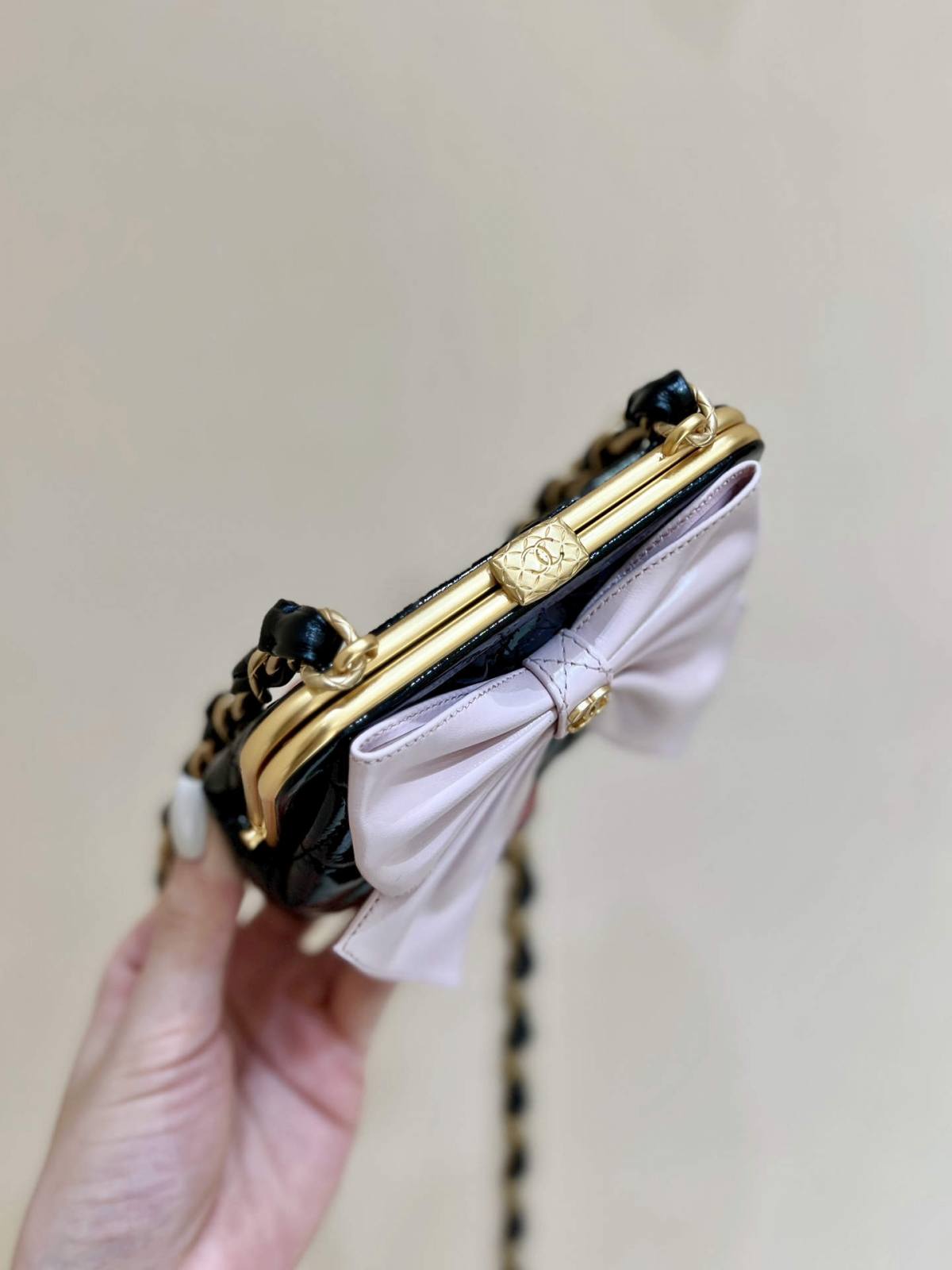 Ellebag super replica Chanel Clutch With Chain (AP4028): A Closer Look at Craftsmanship and Design(2024 Dec Updated)-Best Quality Fake Louis Vuitton Bag Online Store, Replica designer bag ru