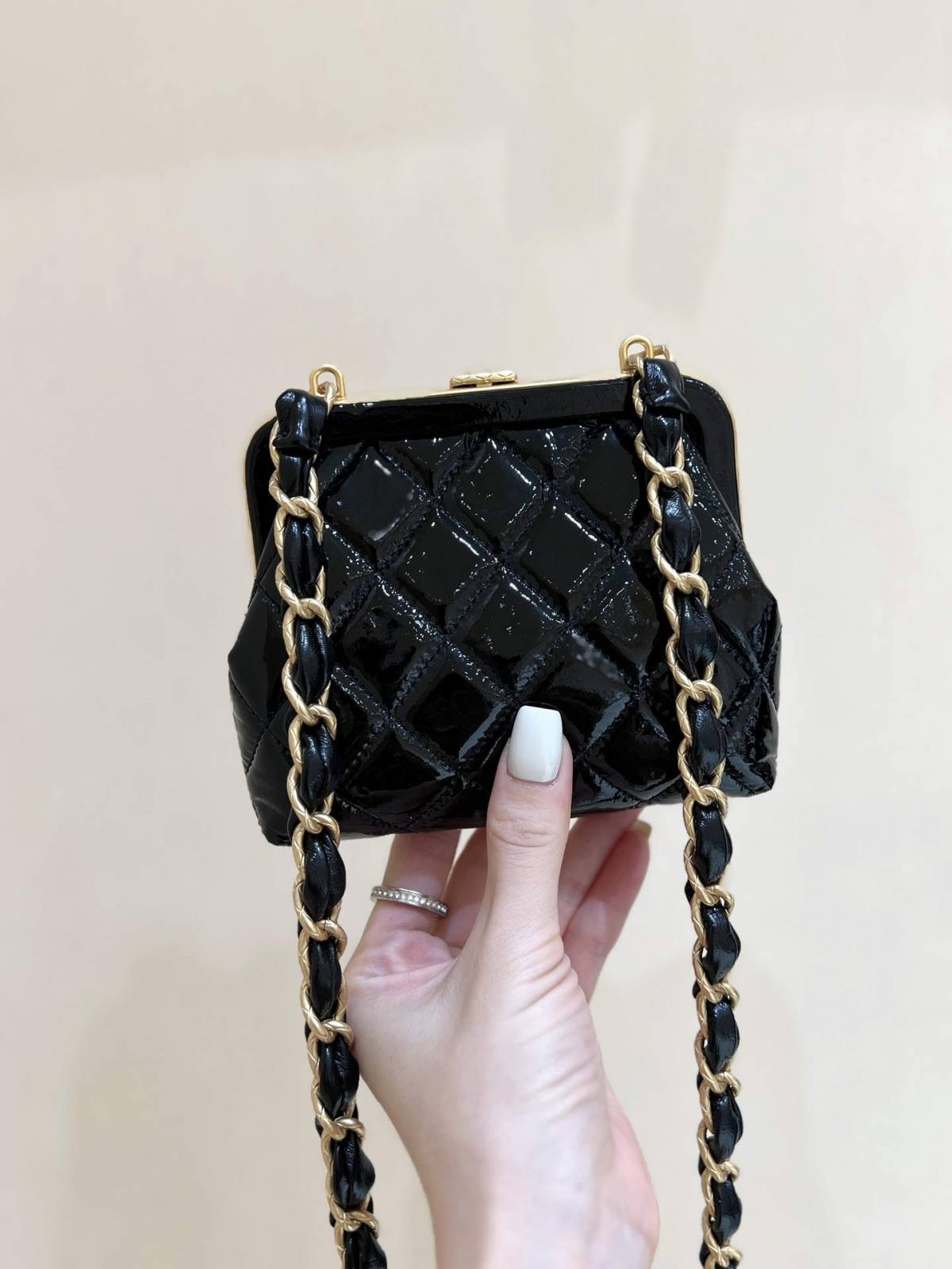 Ellebag super replica Chanel Clutch With Chain (AP4028): A Closer Look at Craftsmanship and Design(2024 Dec Updated)-Best Quality Fake Louis Vuitton Bag Online Store, Replica designer bag ru