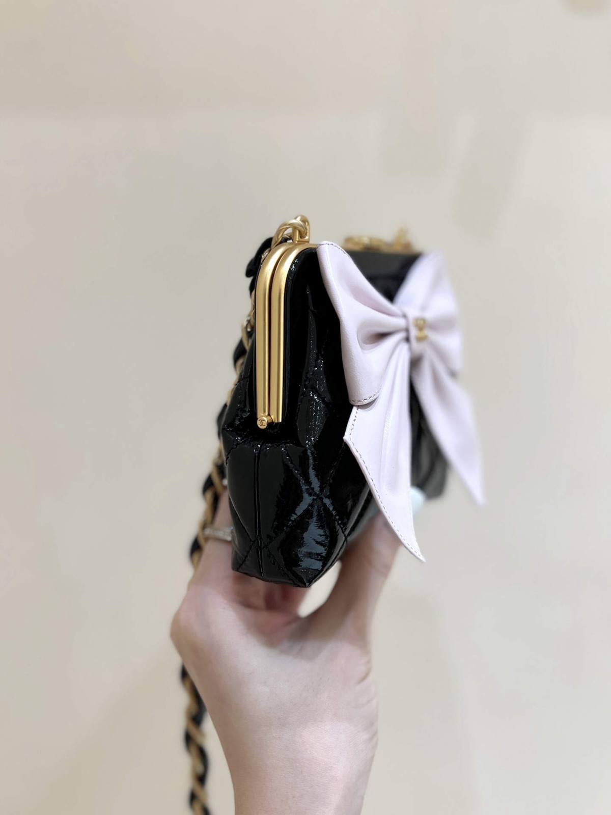 Ellebag super replica Chanel Clutch With Chain (AP4028): A Closer Look at Craftsmanship and Design(2024 Dec Updated)-Best Quality Fake Louis Vuitton Bag Online Store, Replica designer bag ru